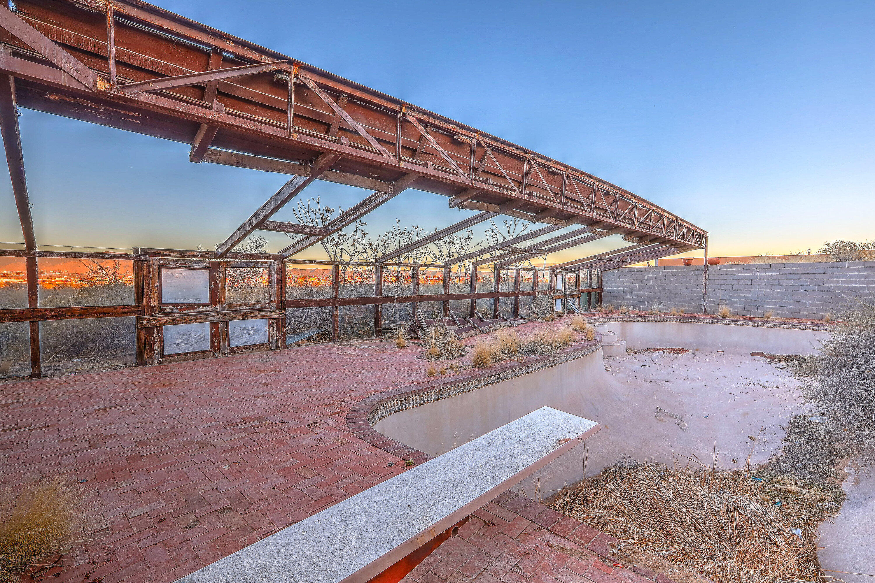 3805 RIVERVIEW Road NW