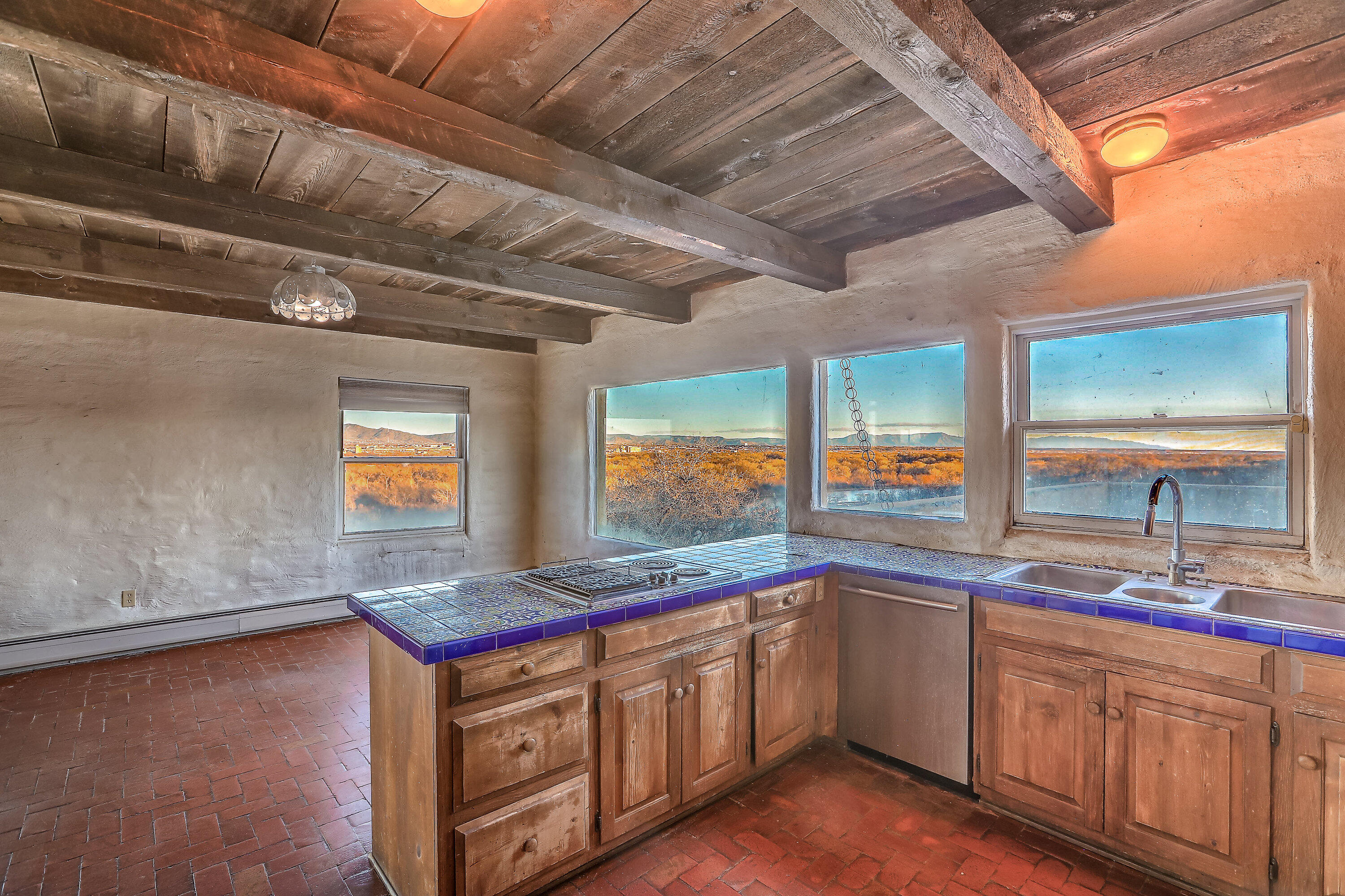 3805 RIVERVIEW Road NW