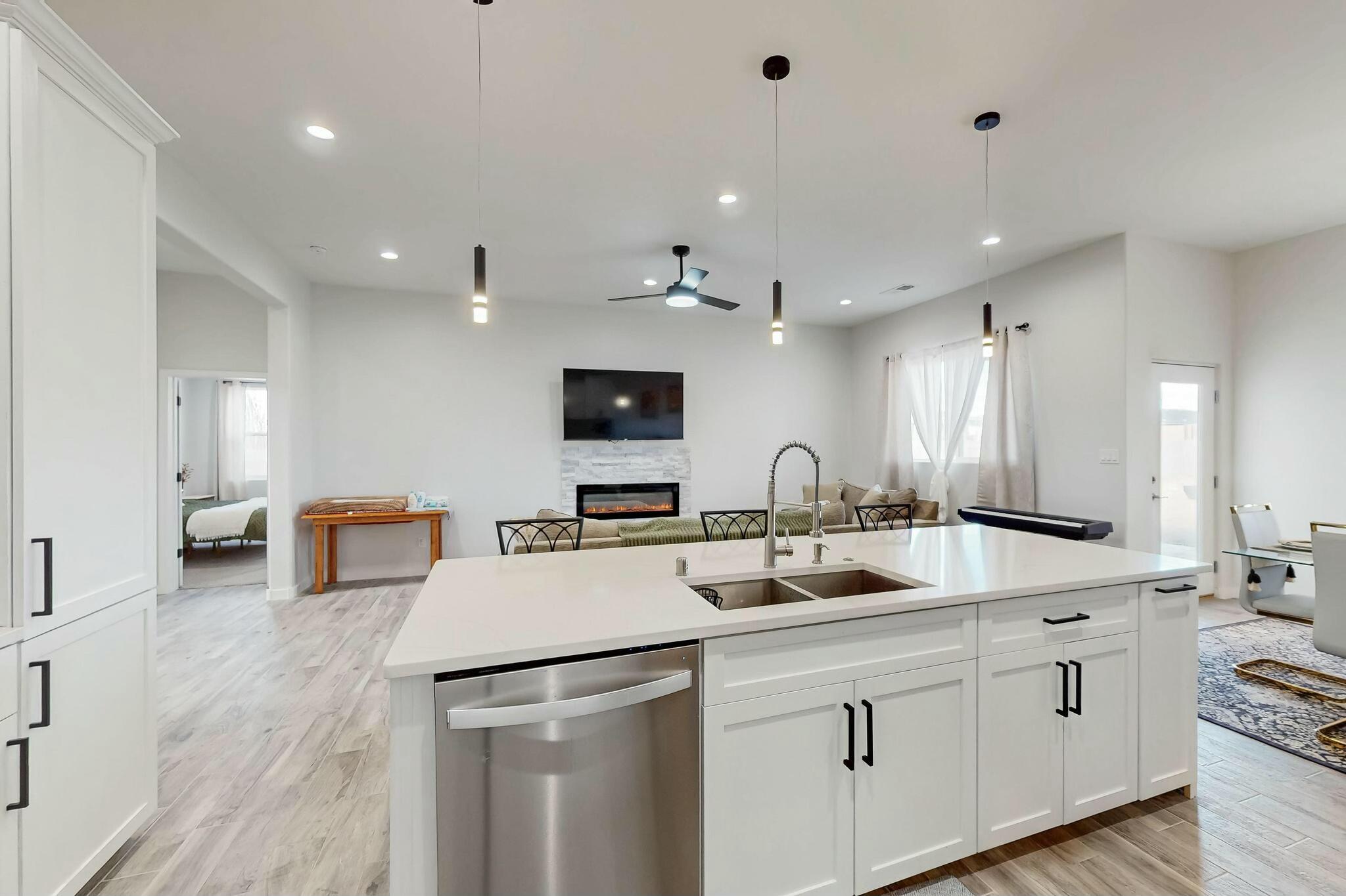 201 4th Avenue SW