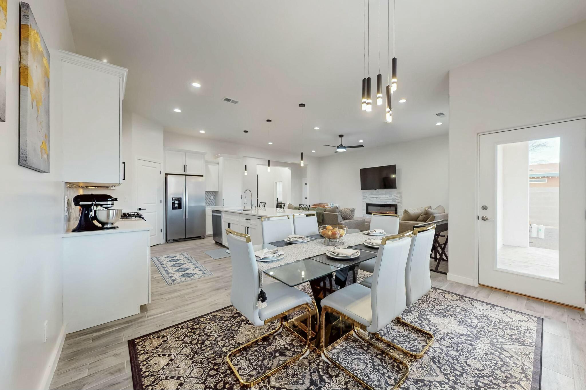 201 4th Avenue SW
