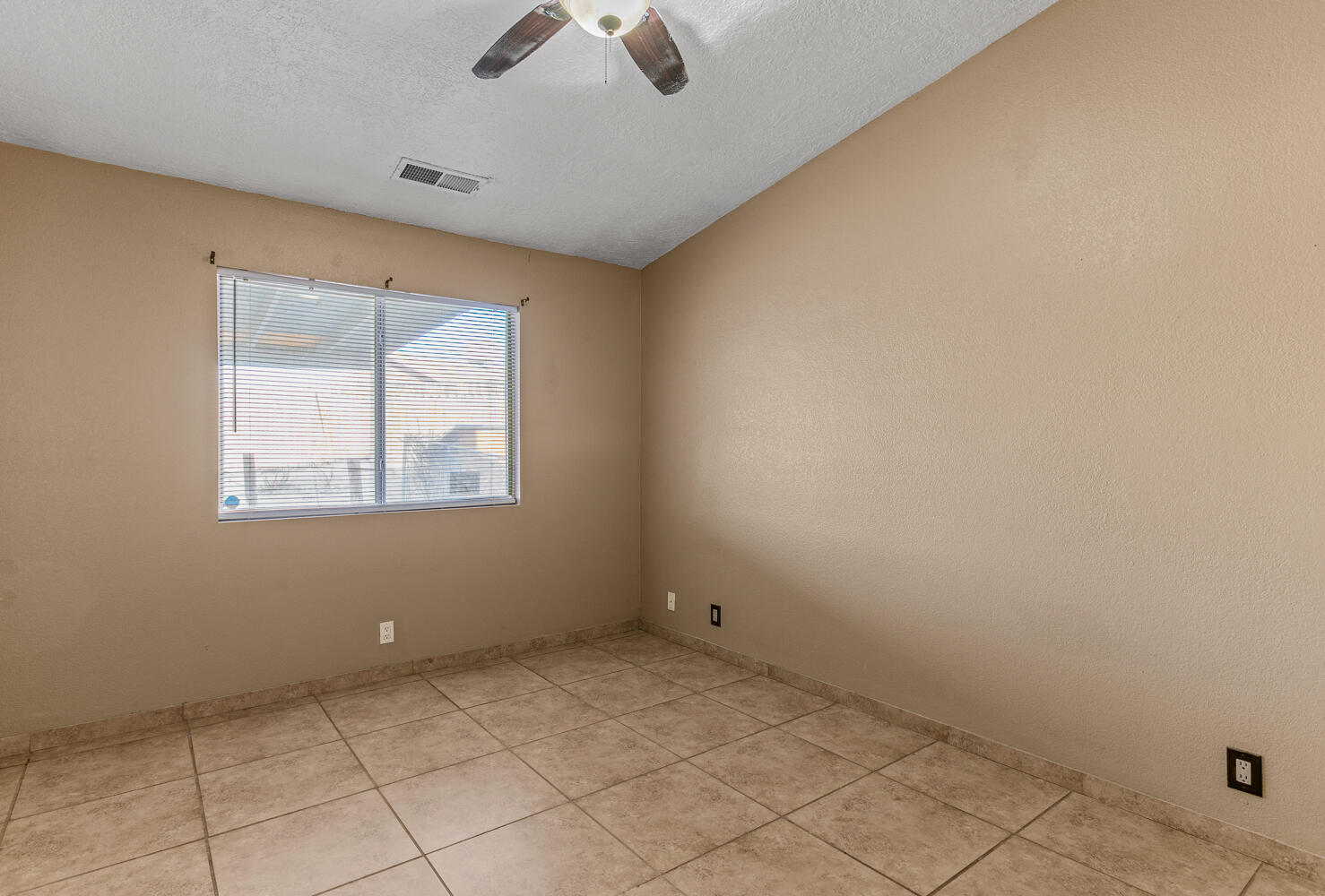 1309 QUARTZ Drive SW