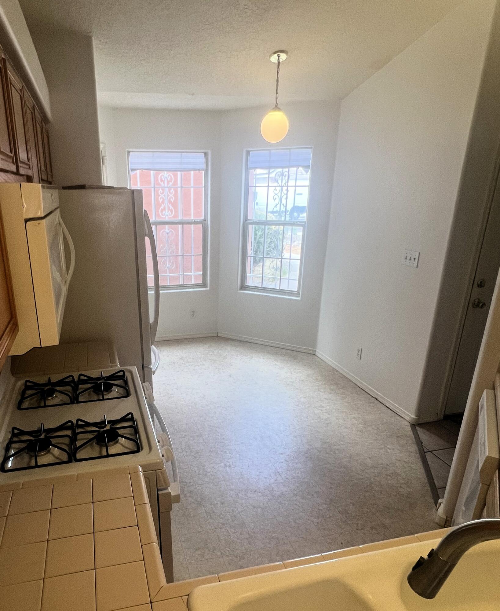 1066 AVENIDA LAS VISTAS NW