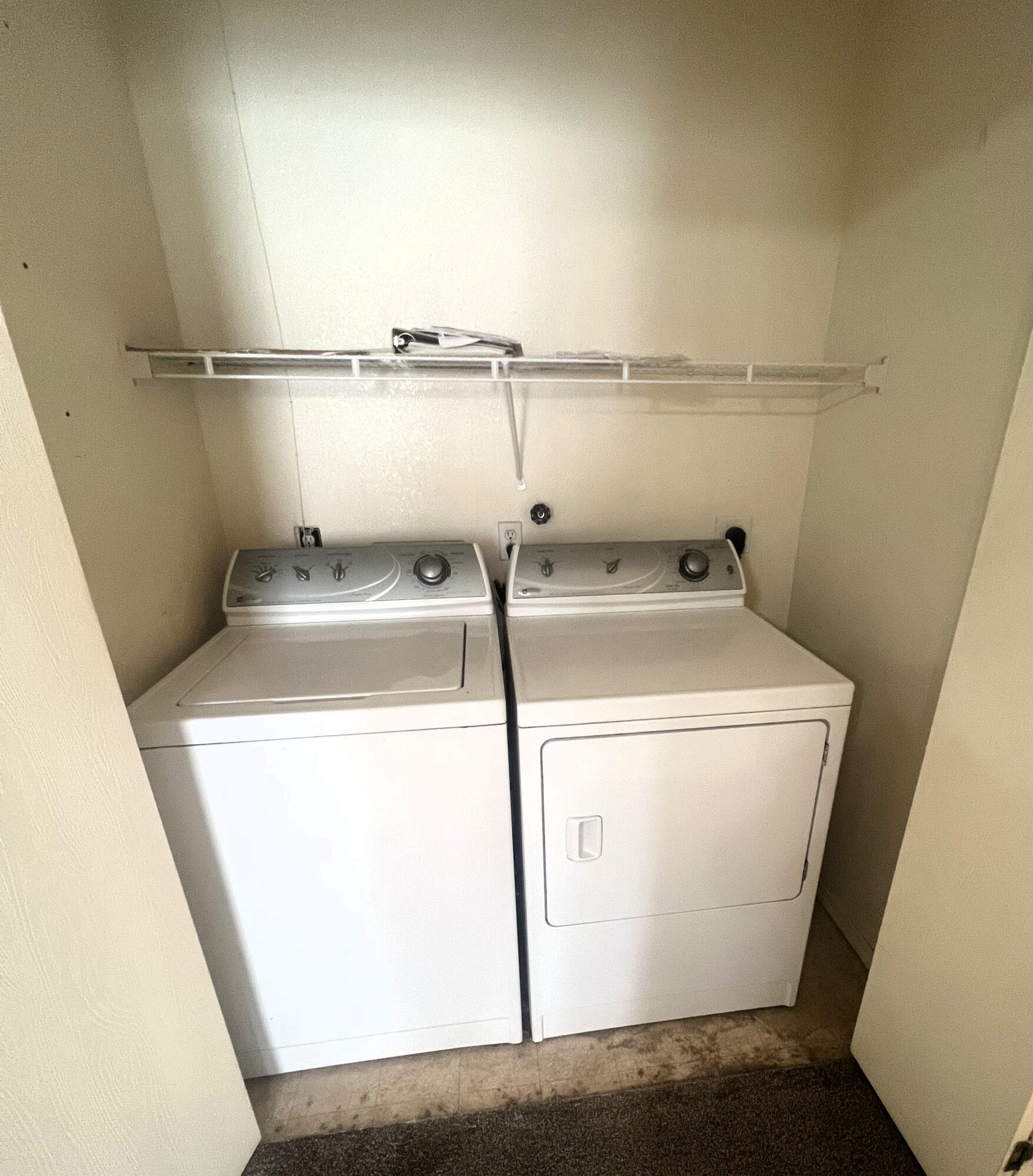 1066 AVENIDA LAS VISTAS NW