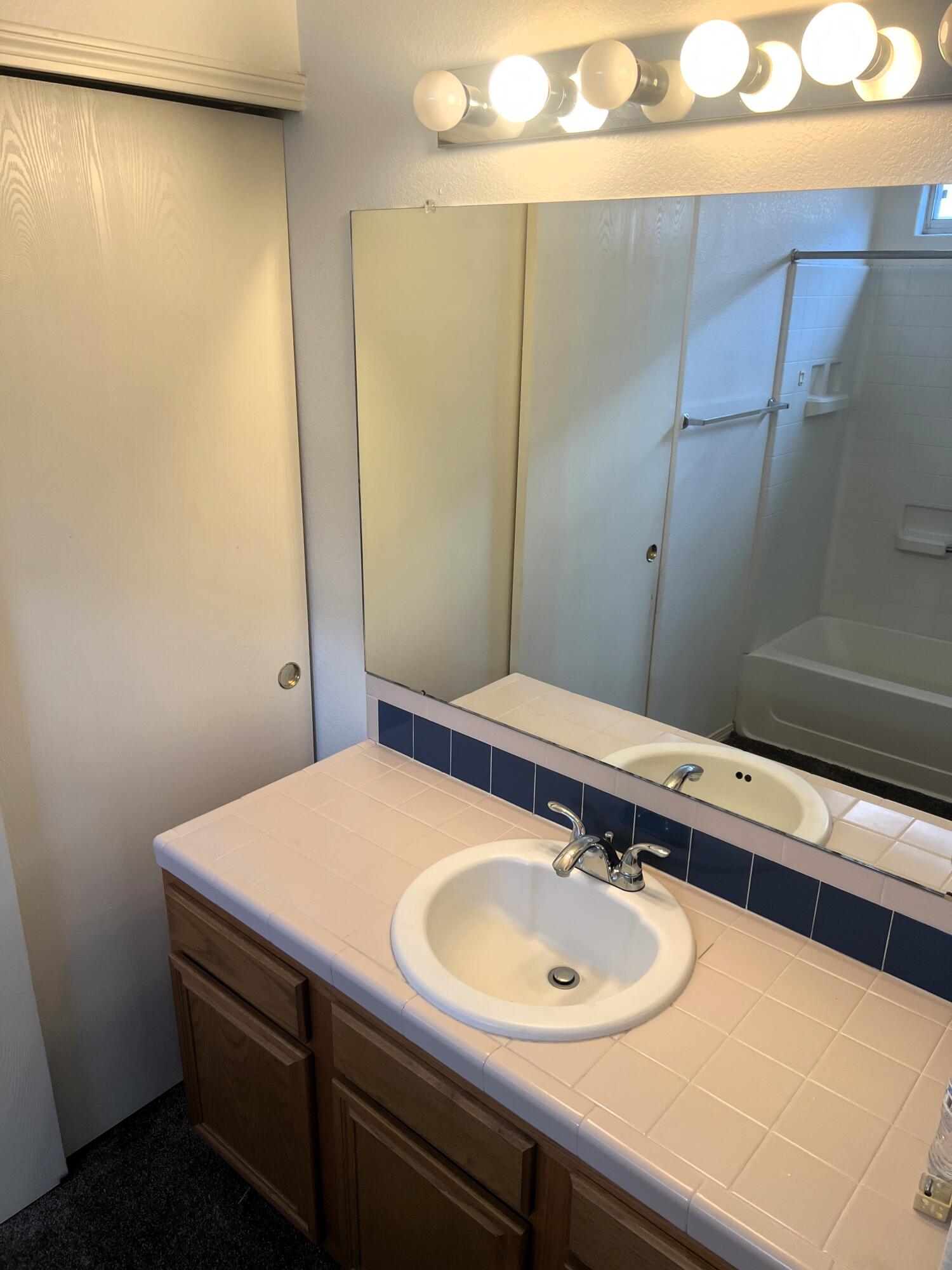 1066 AVENIDA LAS VISTAS NW