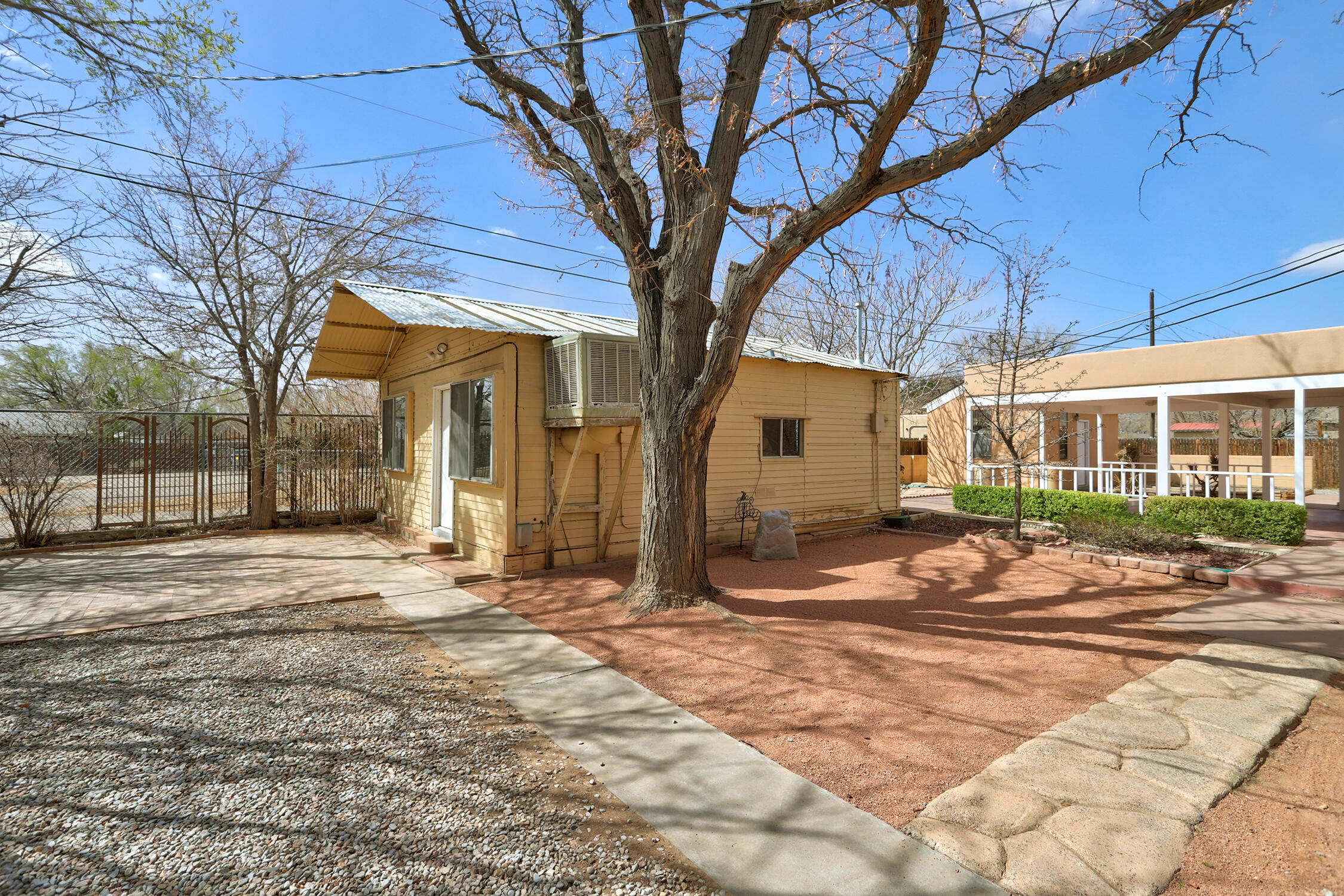2612 ORO VISTA Road NW