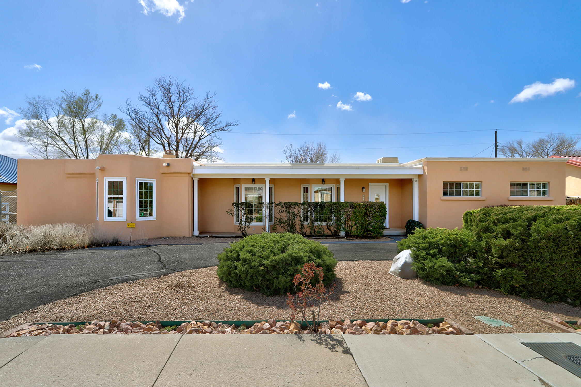 2612 ORO VISTA Road NW