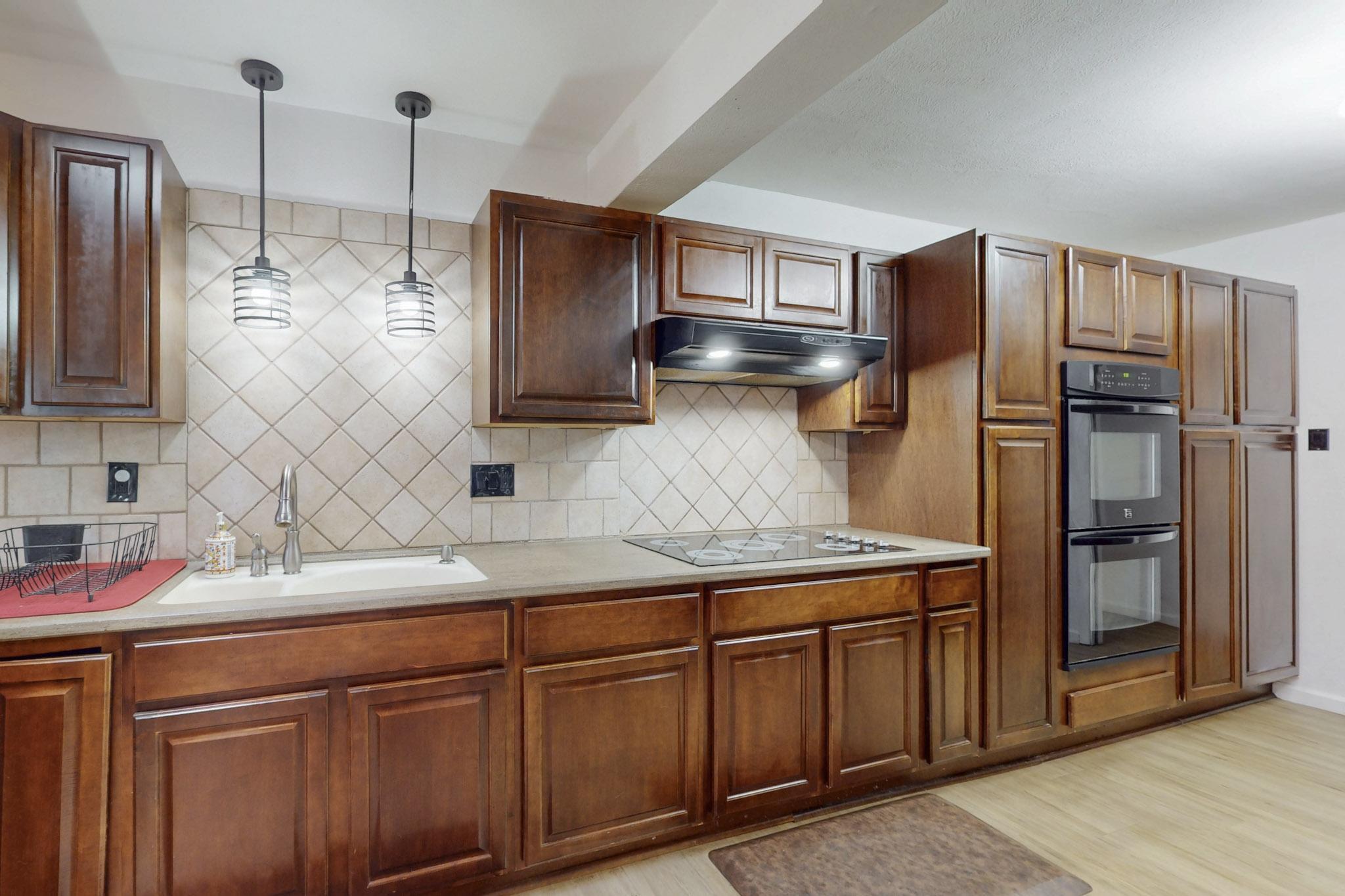 8703 WOODLAND Avenue NE