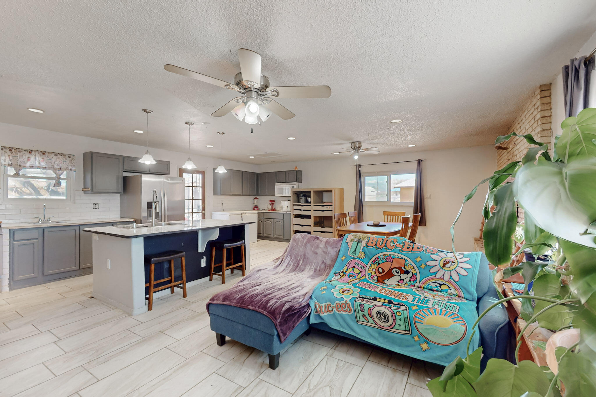 513 NUVES Court NW
