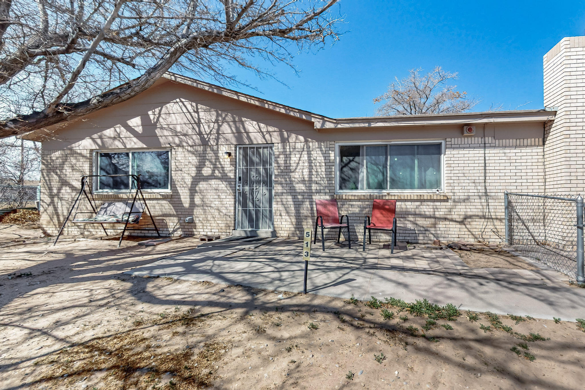 513 NUVES Court NW