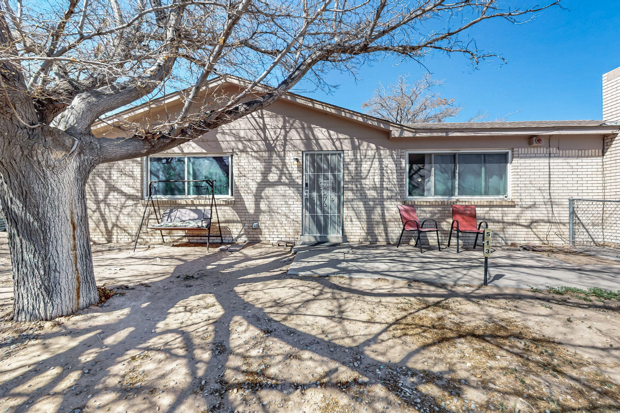 513 NUVES Court NW