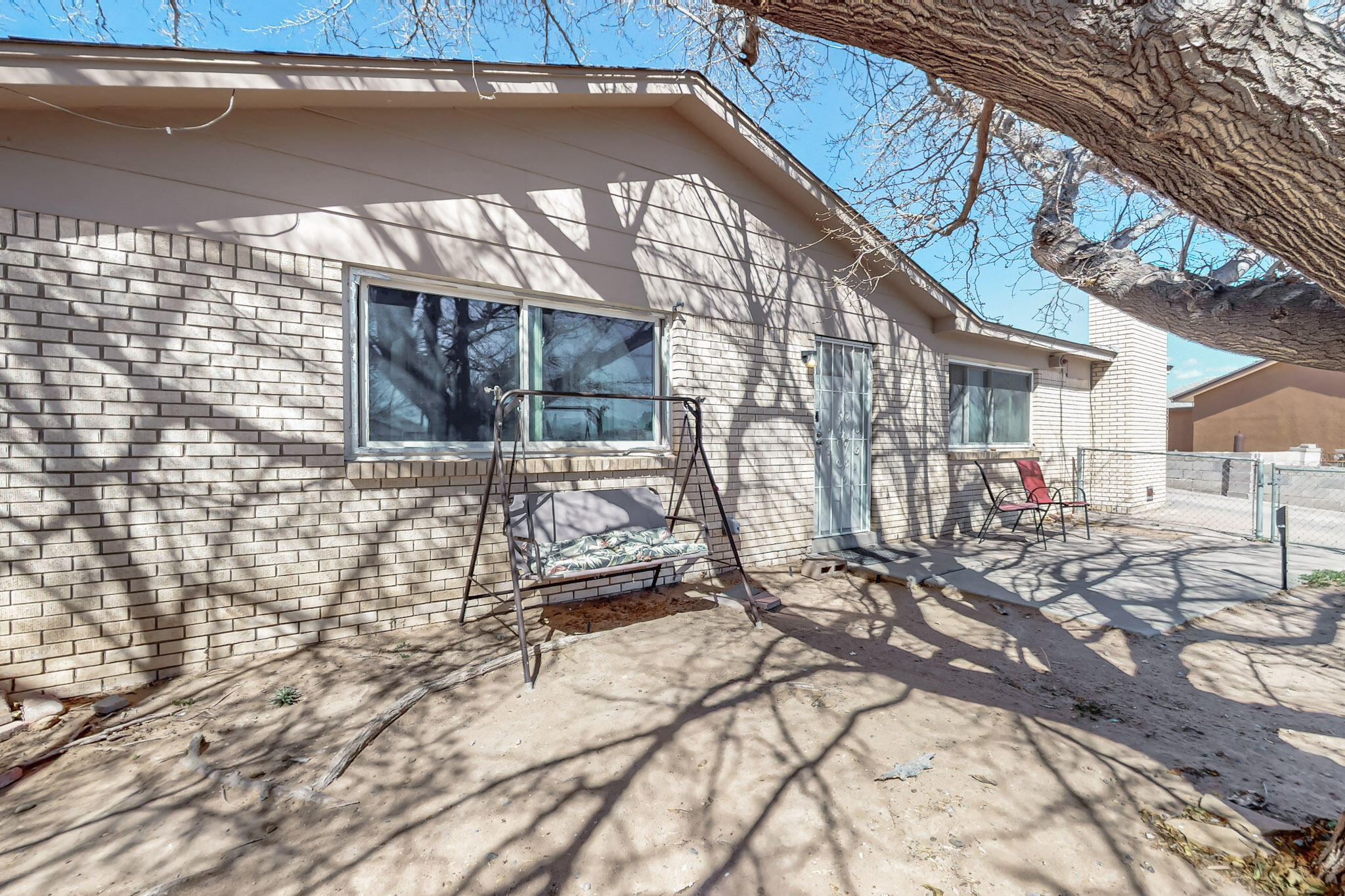 513 NUVES Court NW