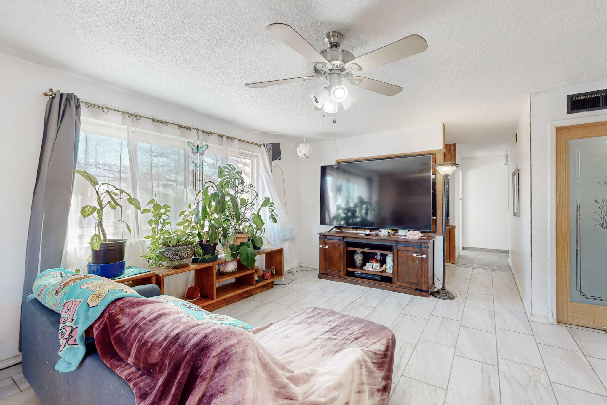 513 NUVES Court NW