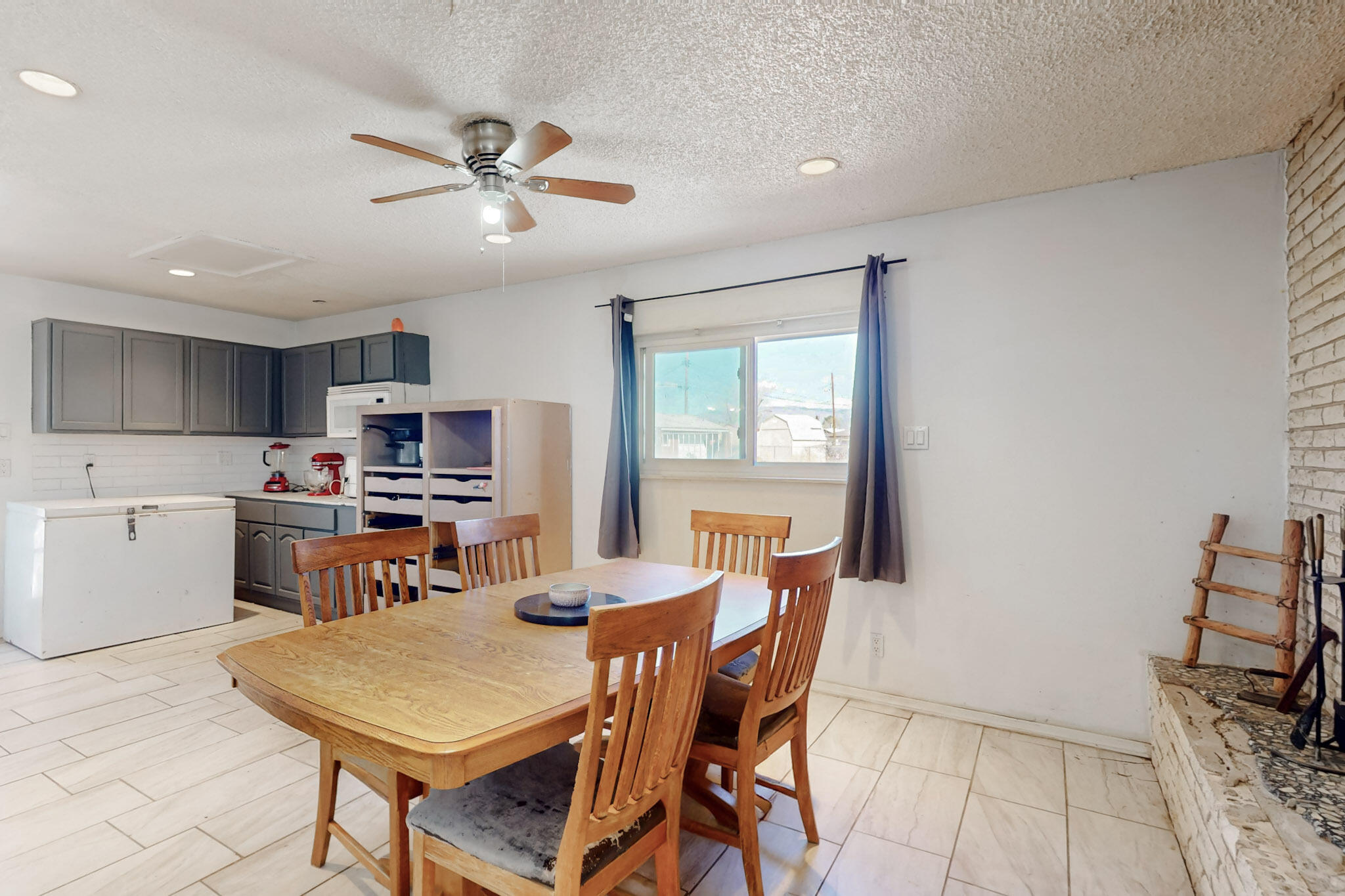 513 NUVES Court NW
