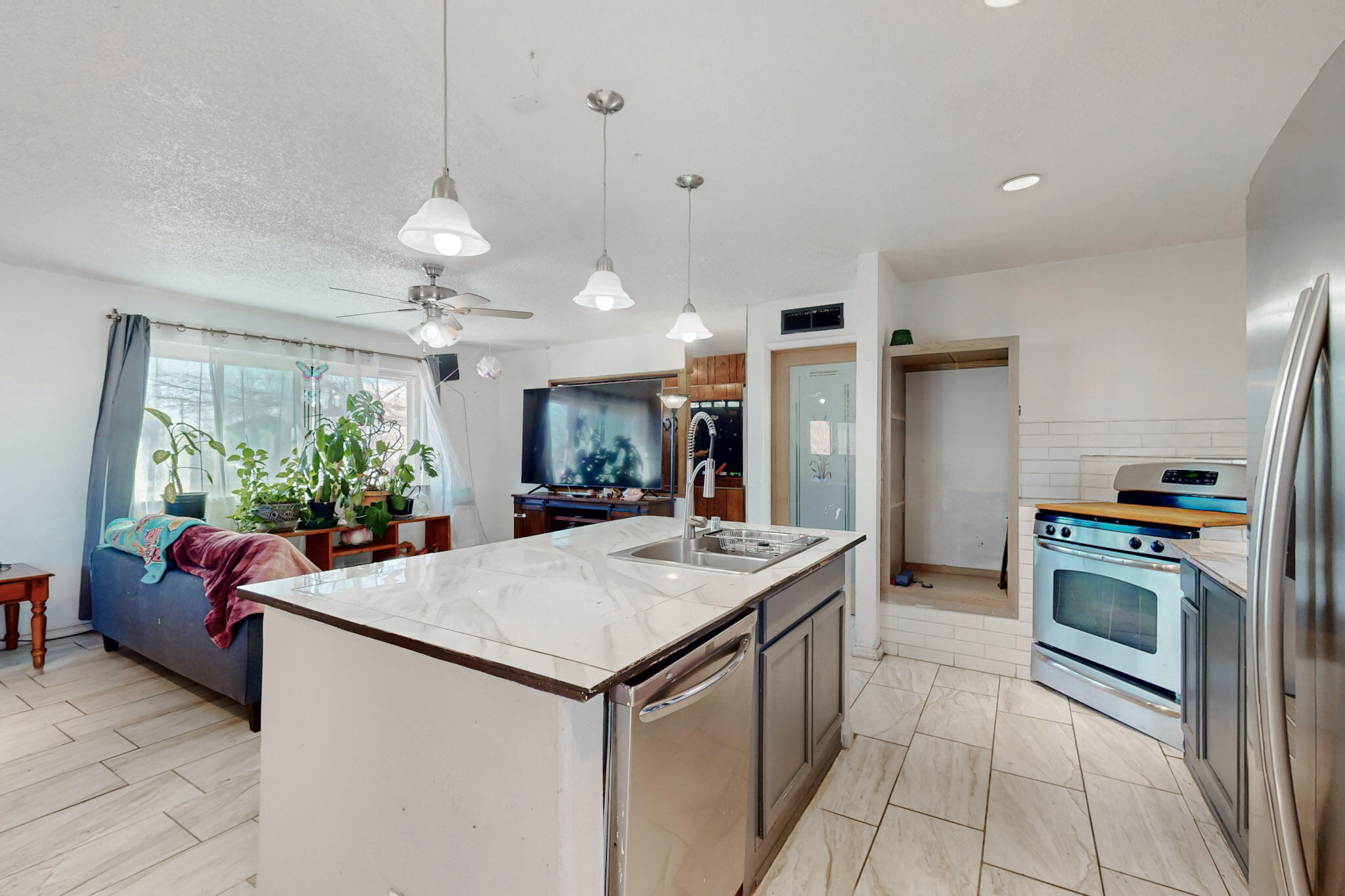 513 NUVES Court NW