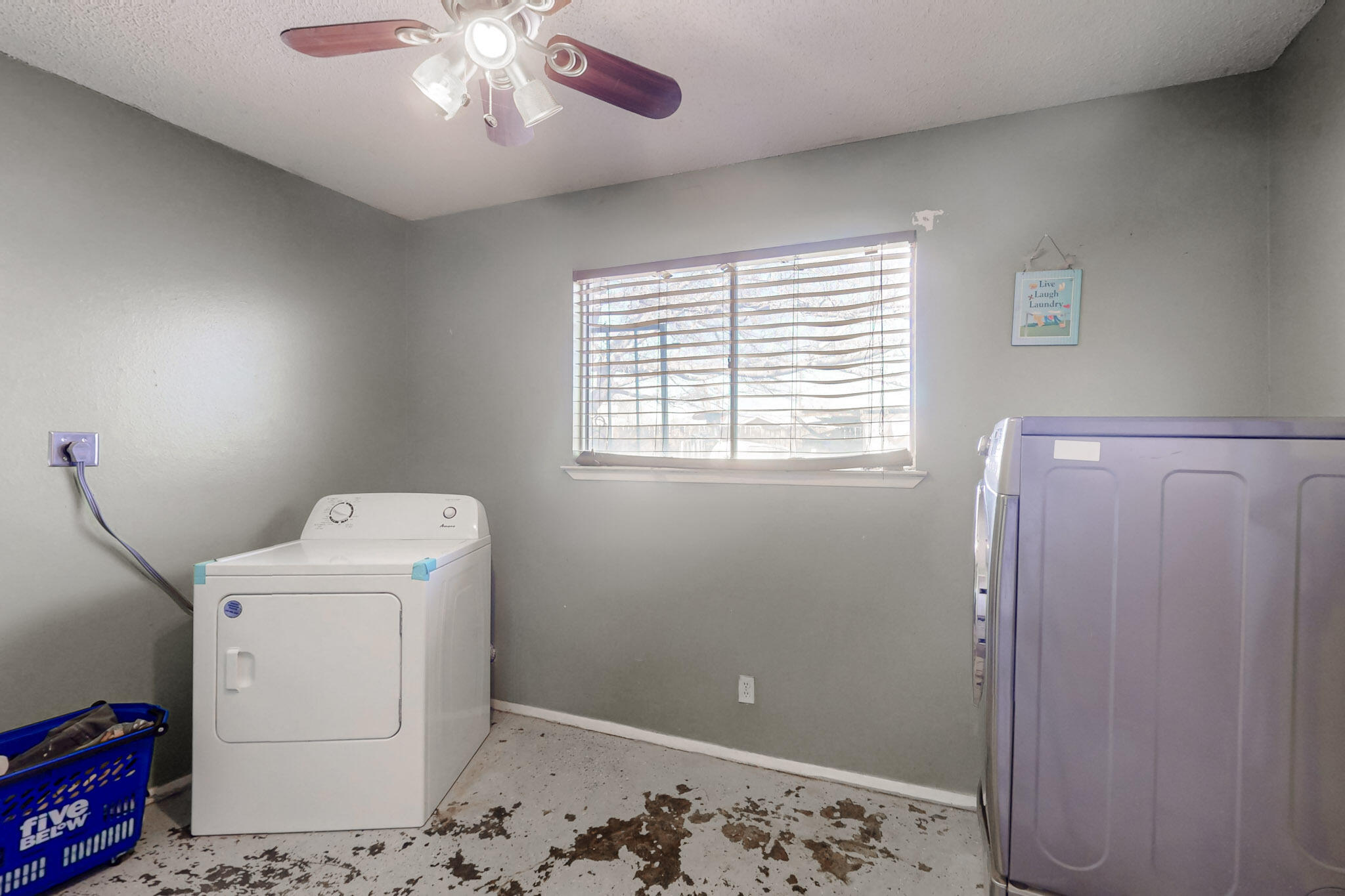 513 NUVES Court NW