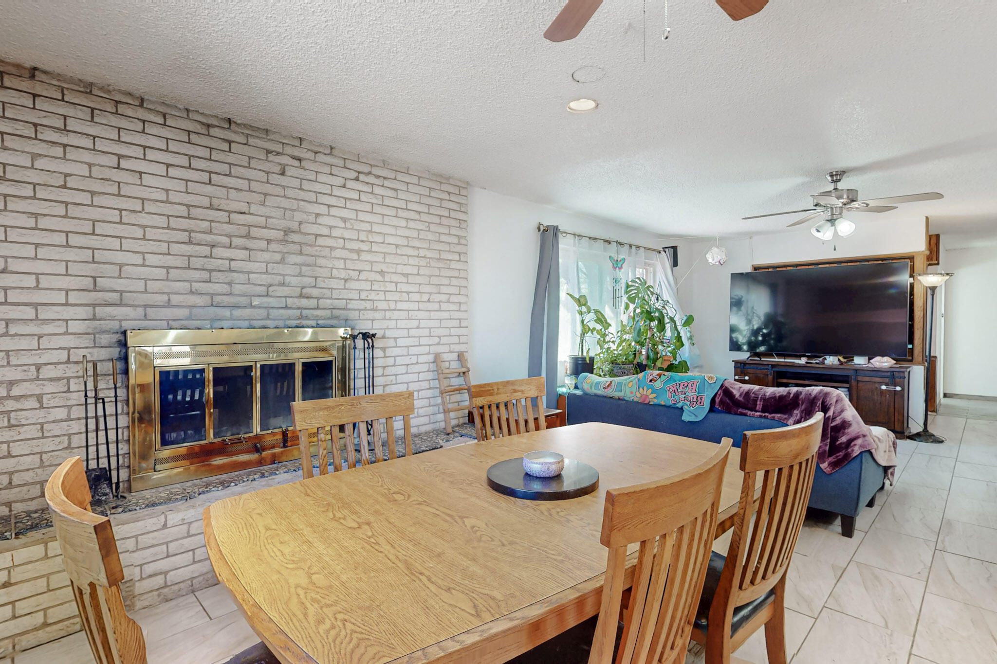 513 NUVES Court NW