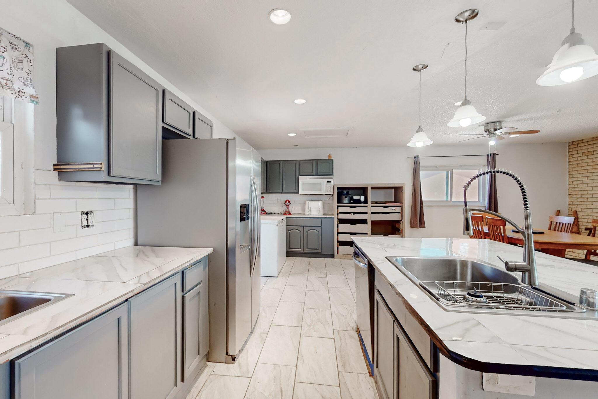 513 NUVES Court NW