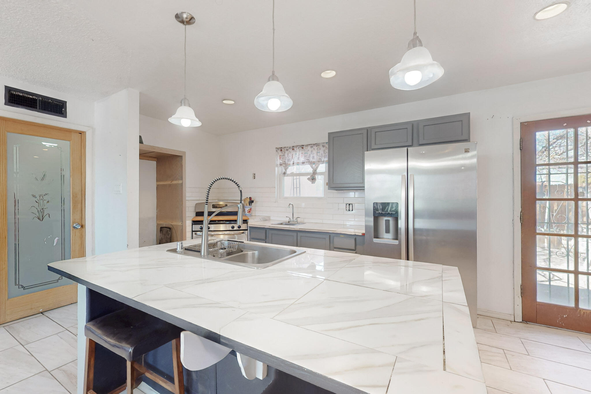 513 NUVES Court NW