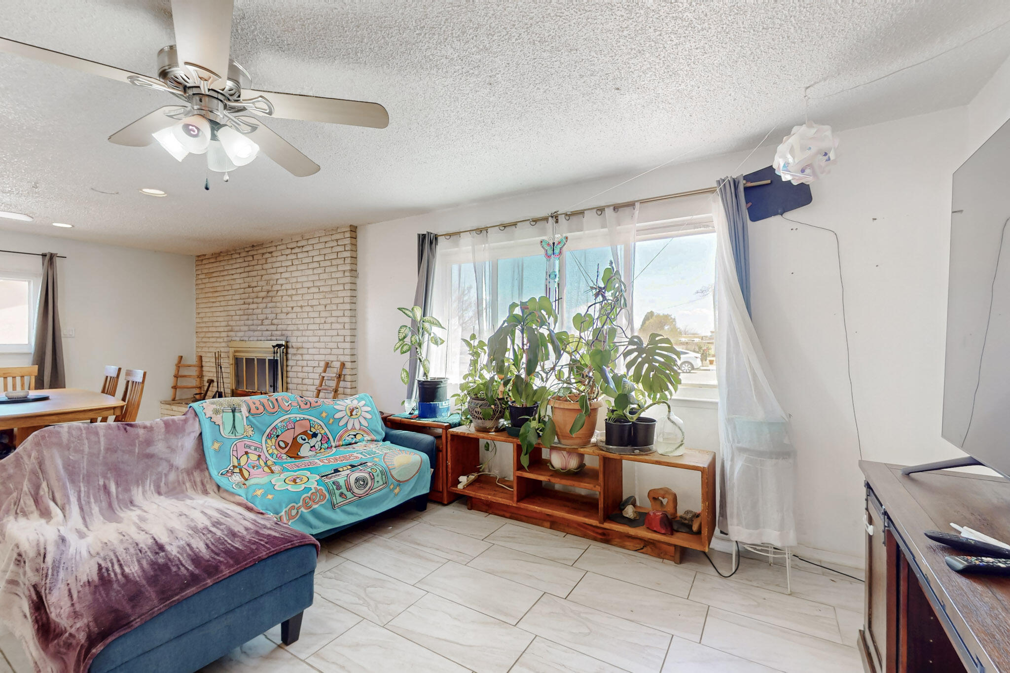 513 NUVES Court NW