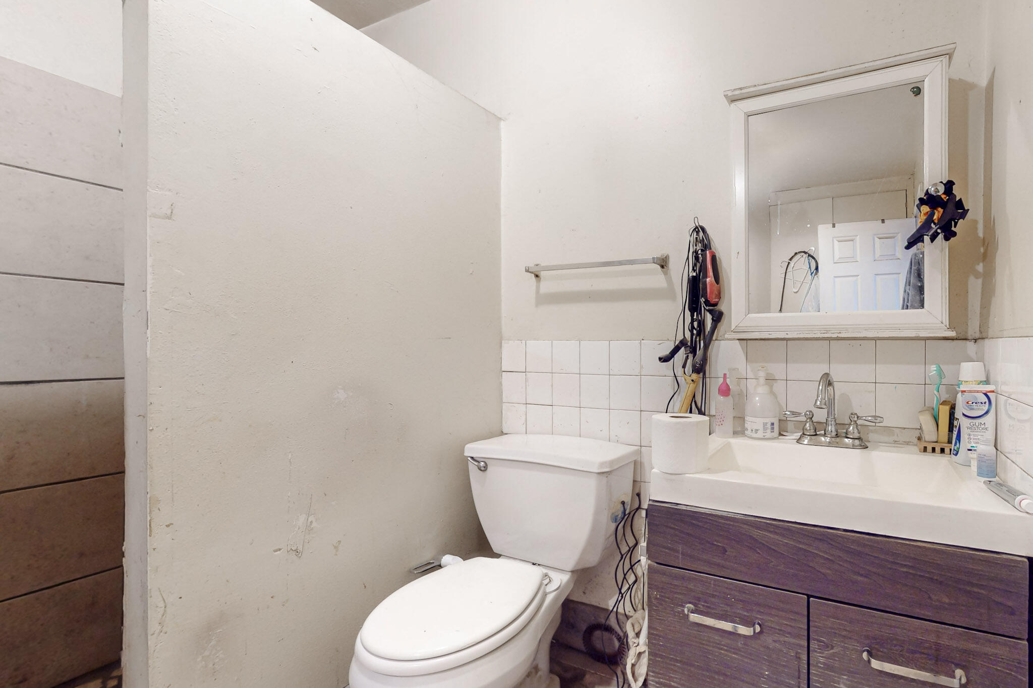513 NUVES Court NW