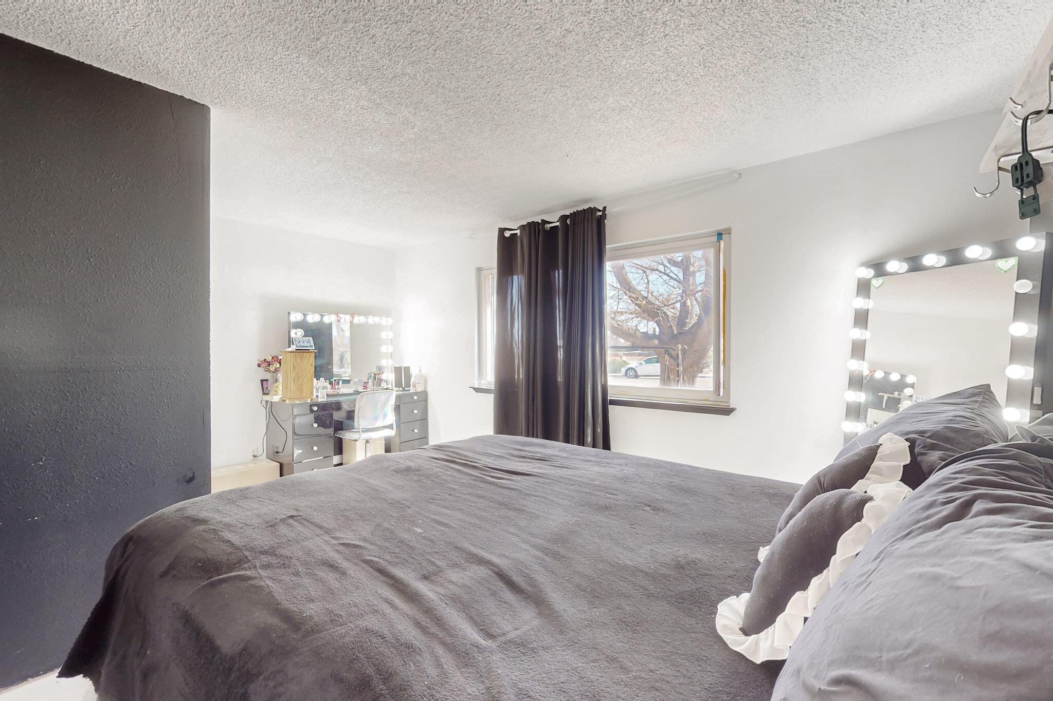 513 NUVES Court NW