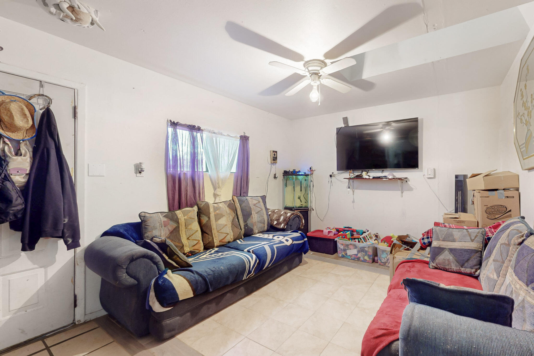 513 NUVES Court NW