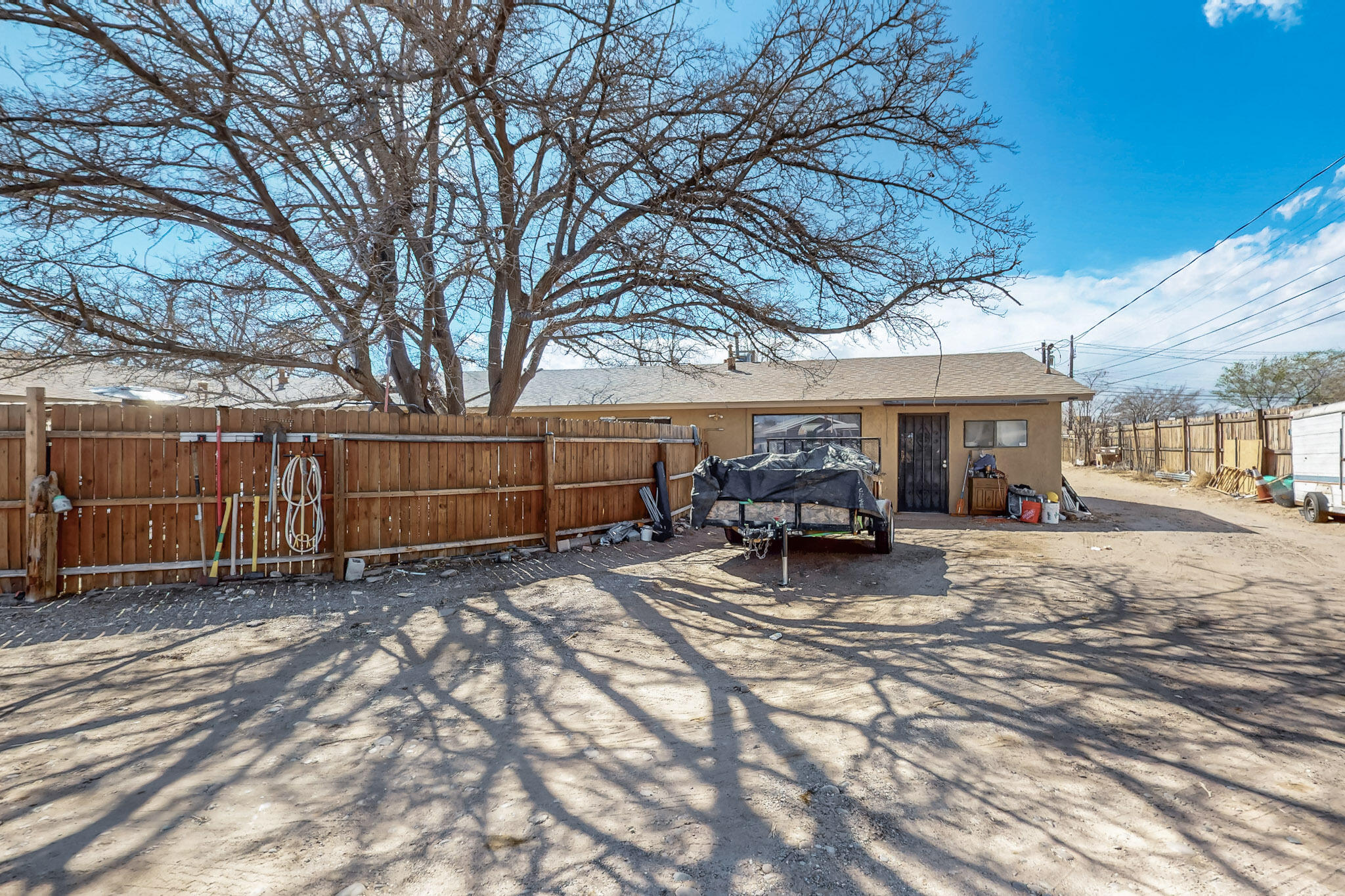 513 NUVES Court NW