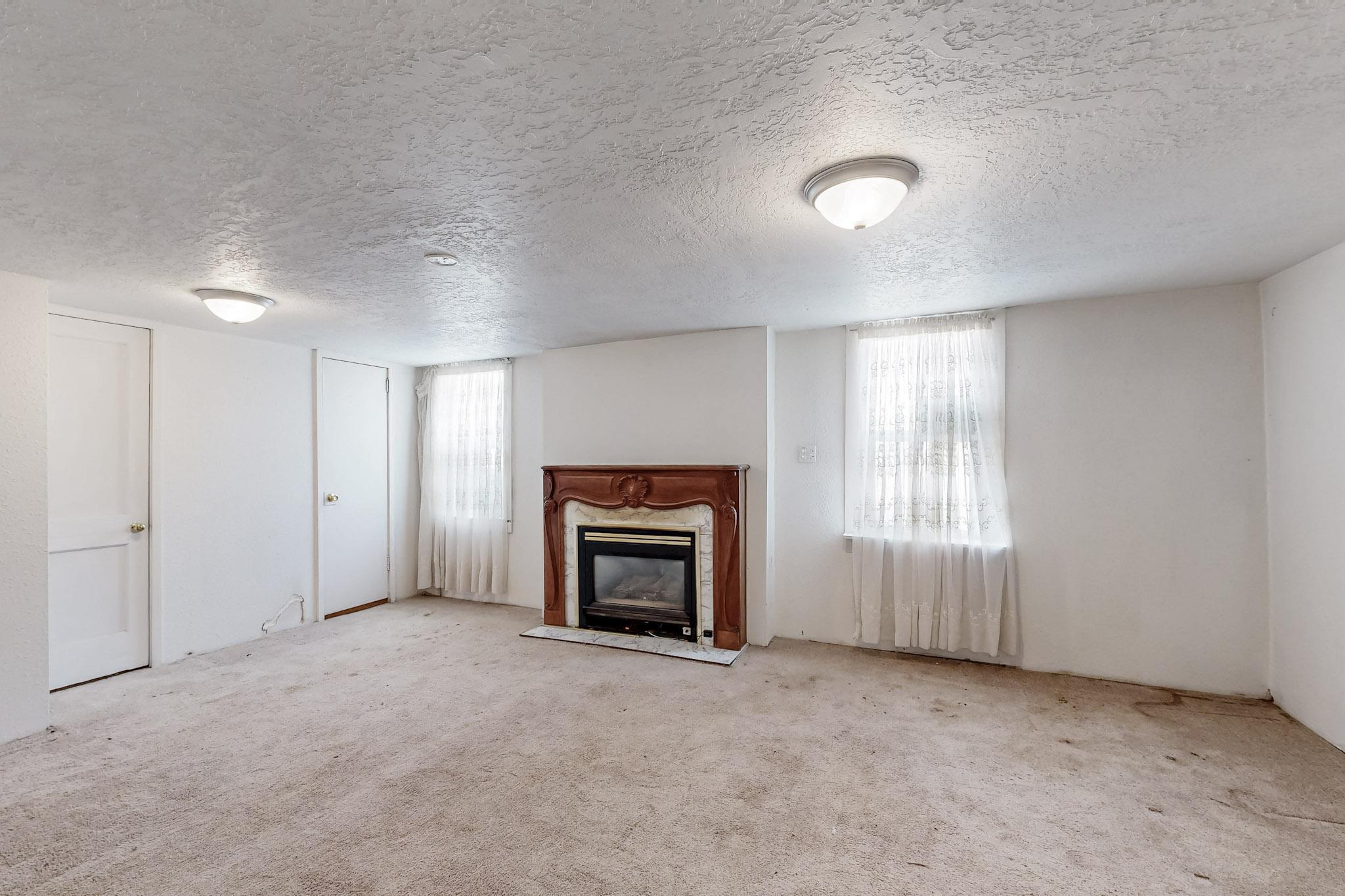 321 WISCONSIN Street NE