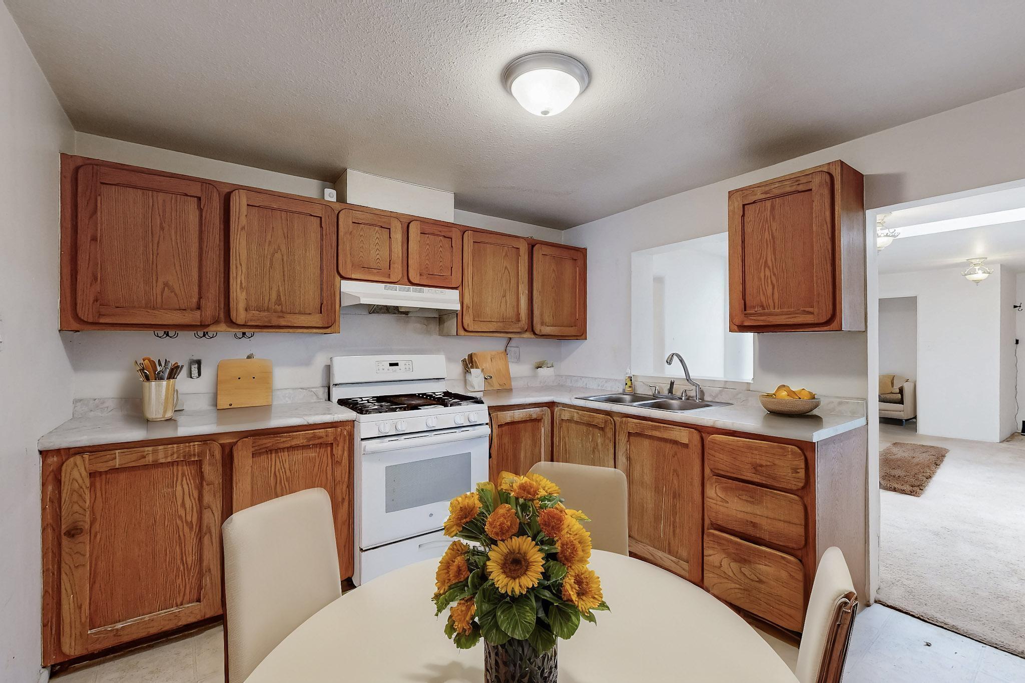 321 WISCONSIN Street NE