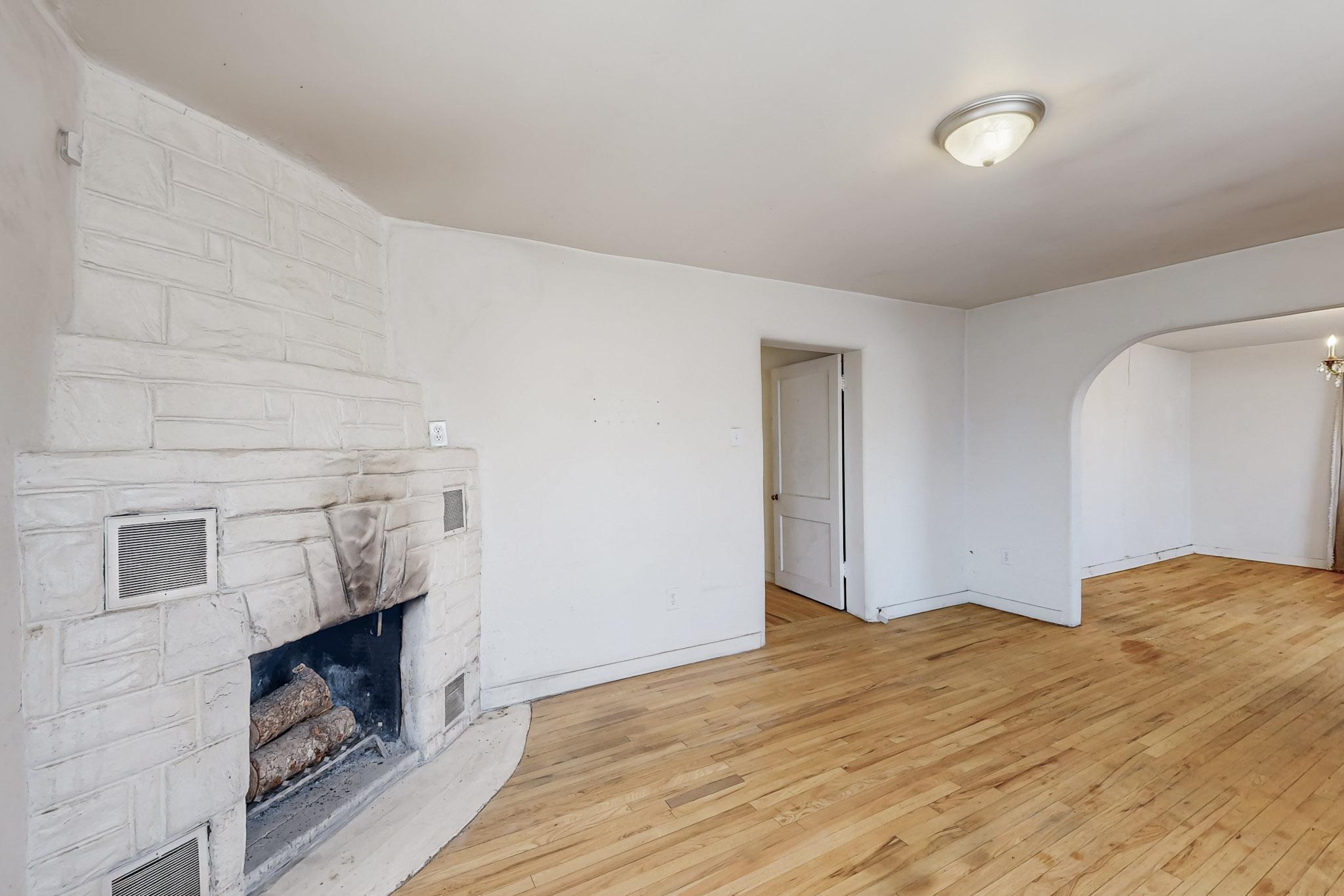 321 WISCONSIN Street NE