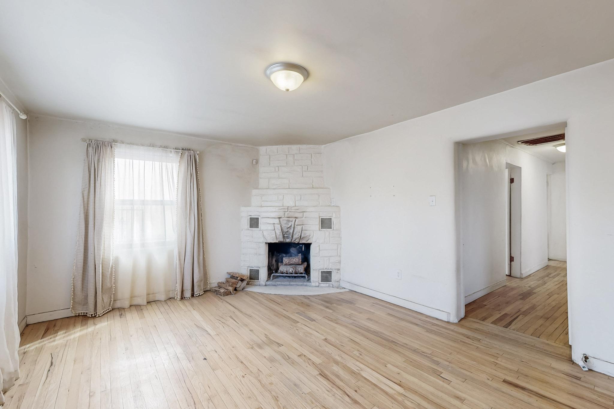 321 WISCONSIN Street NE