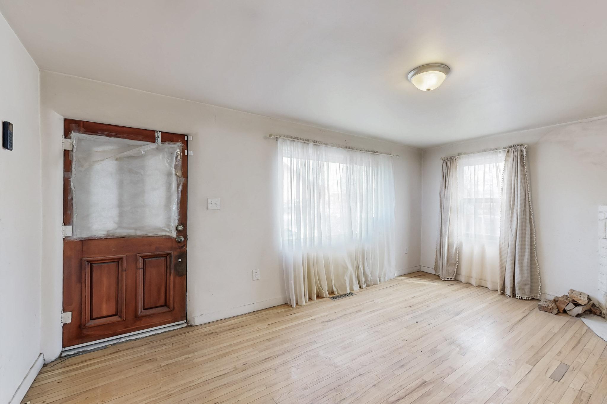 321 WISCONSIN Street NE