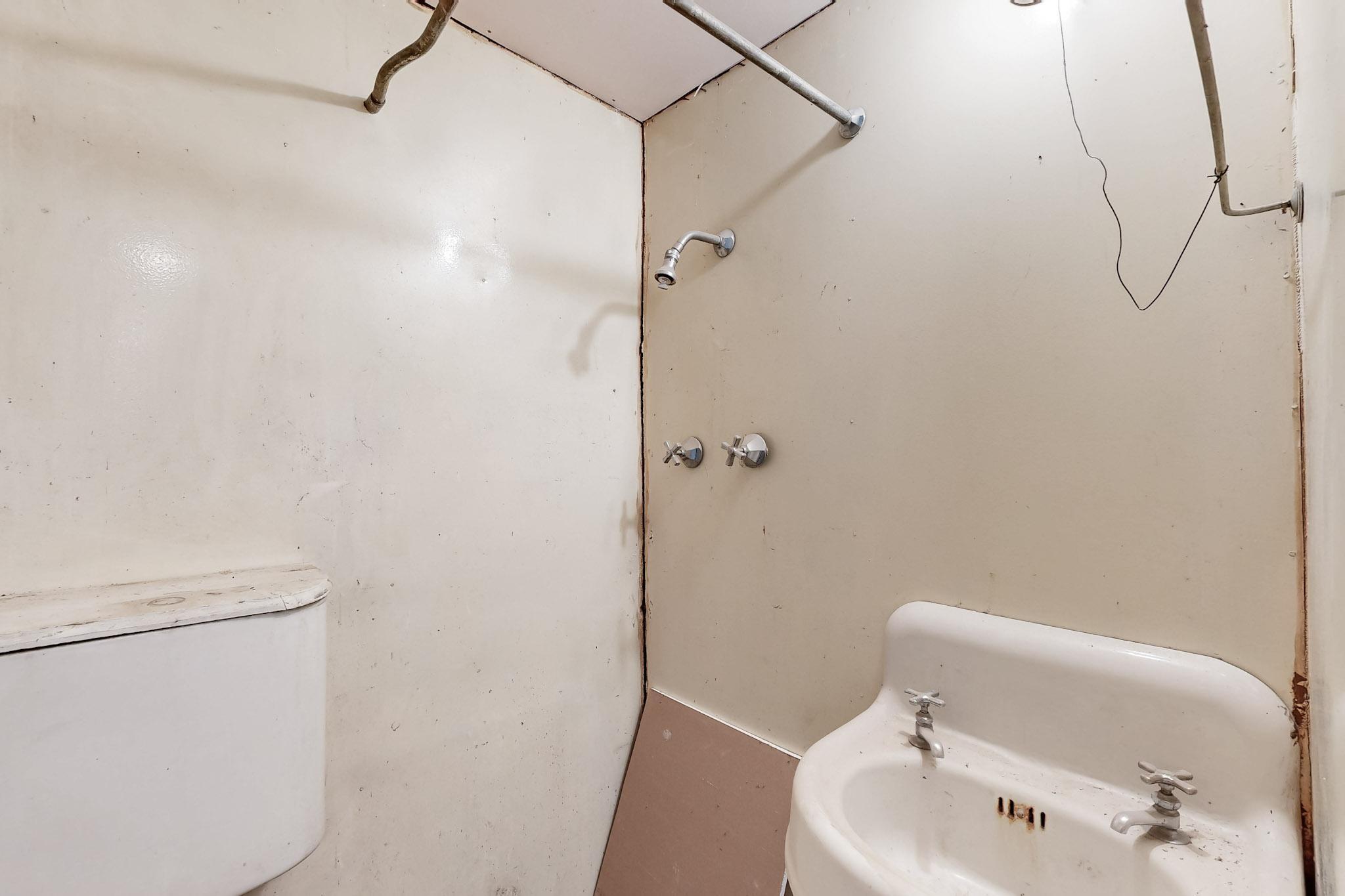 321 WISCONSIN Street NE