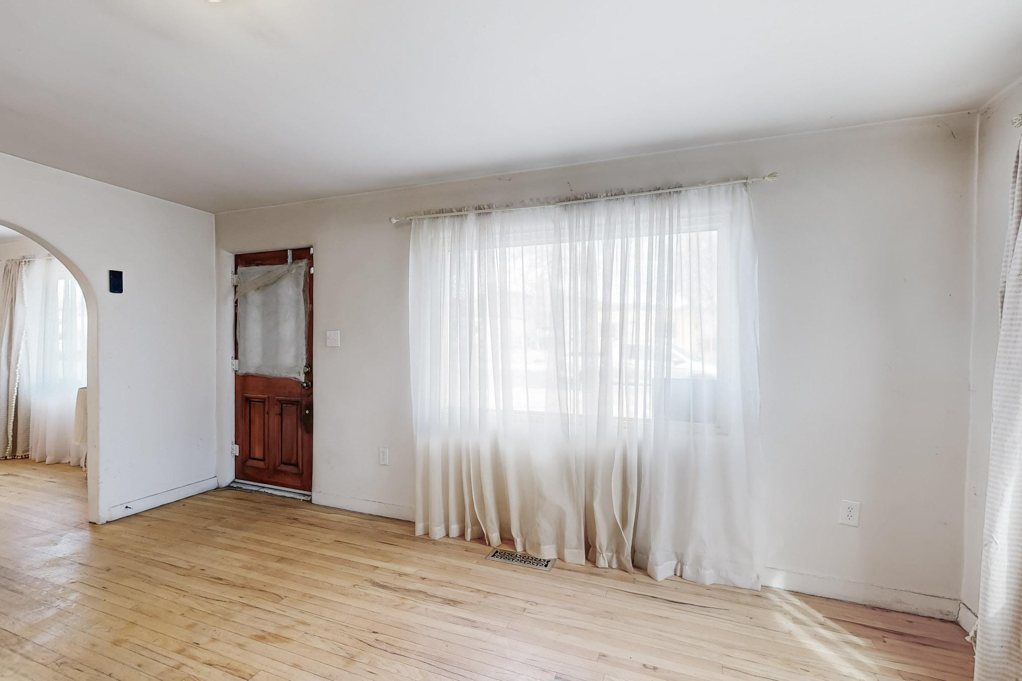 321 WISCONSIN Street NE