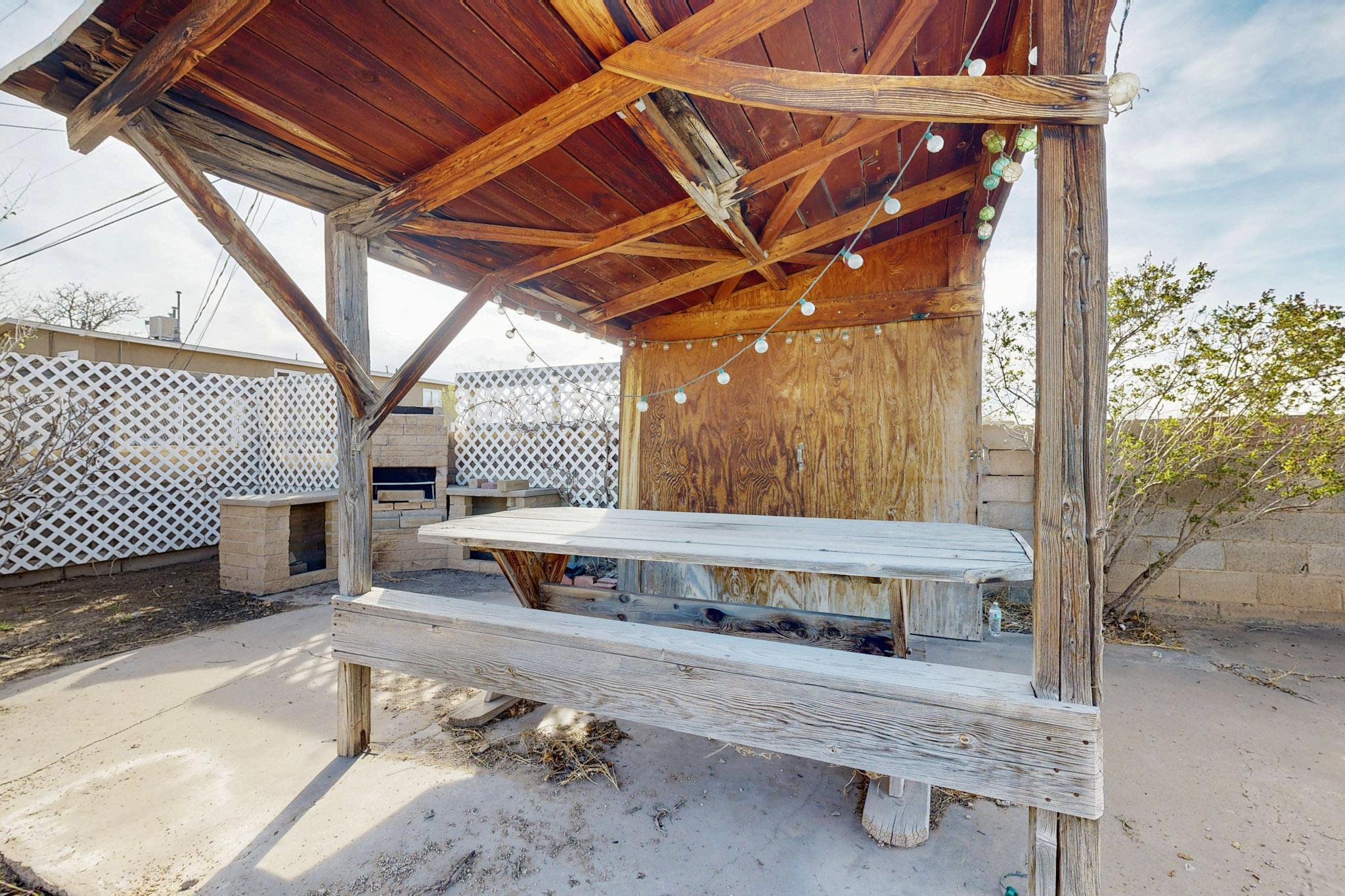 321 WISCONSIN Street NE