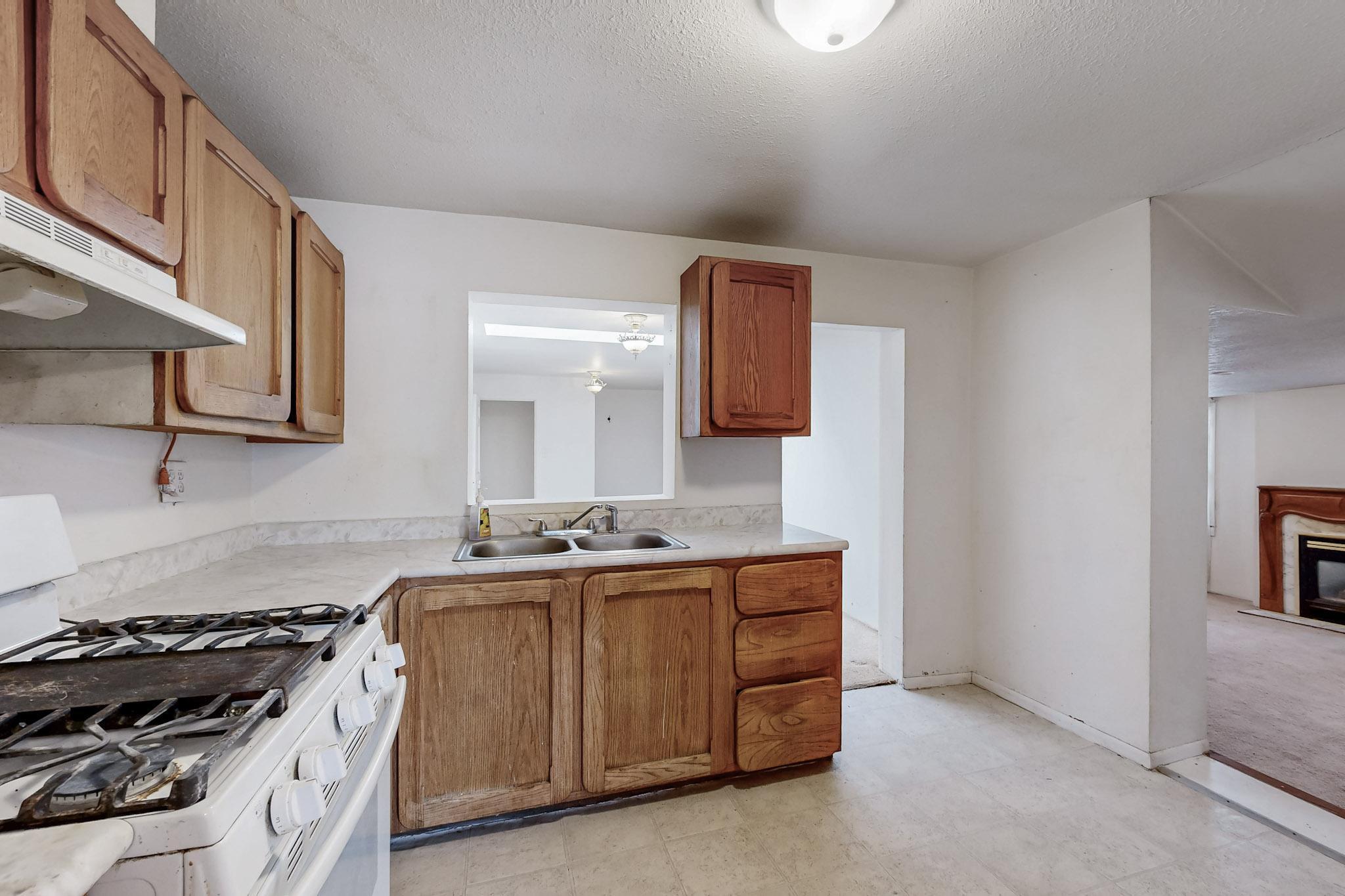 321 WISCONSIN Street NE