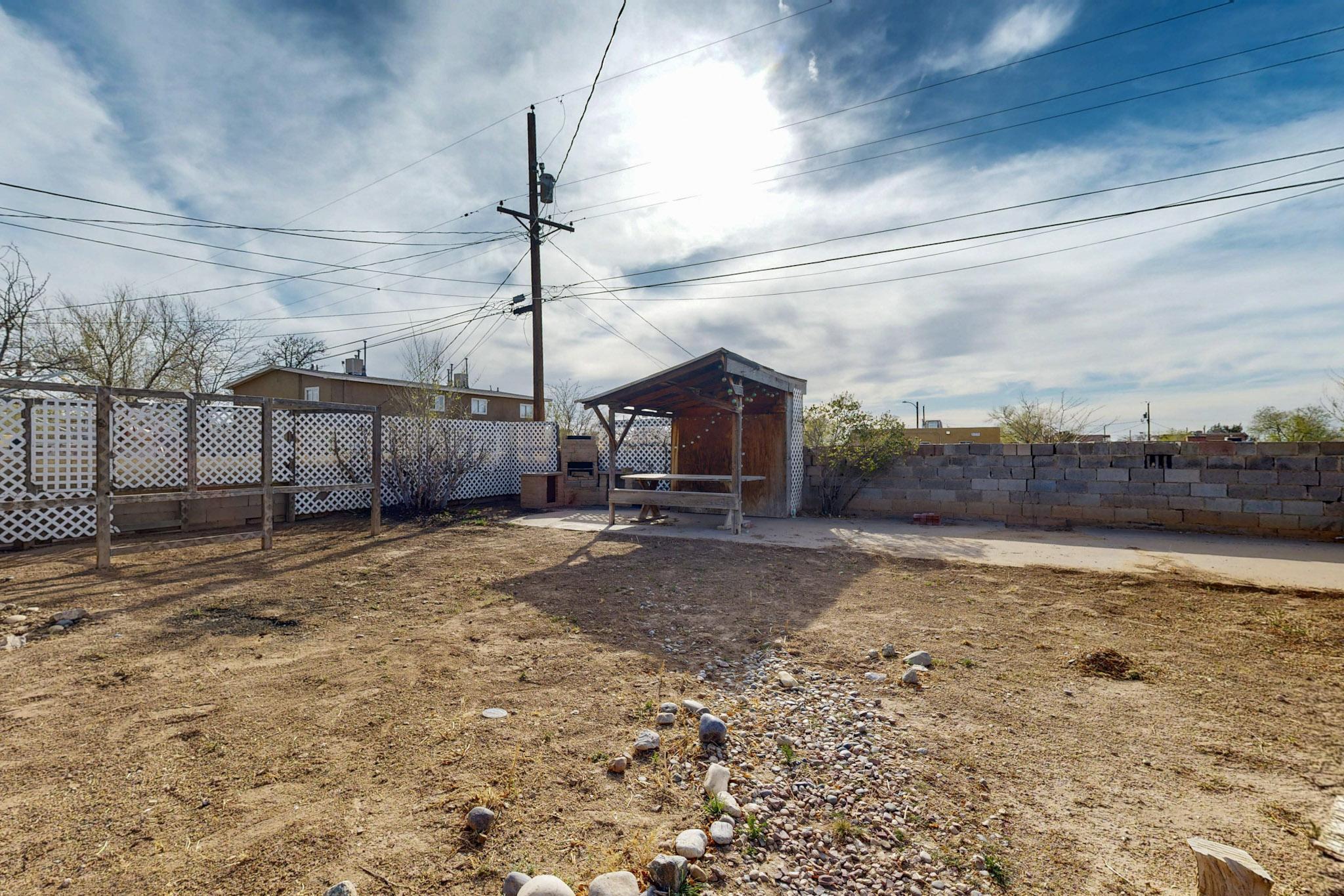 321 WISCONSIN Street NE