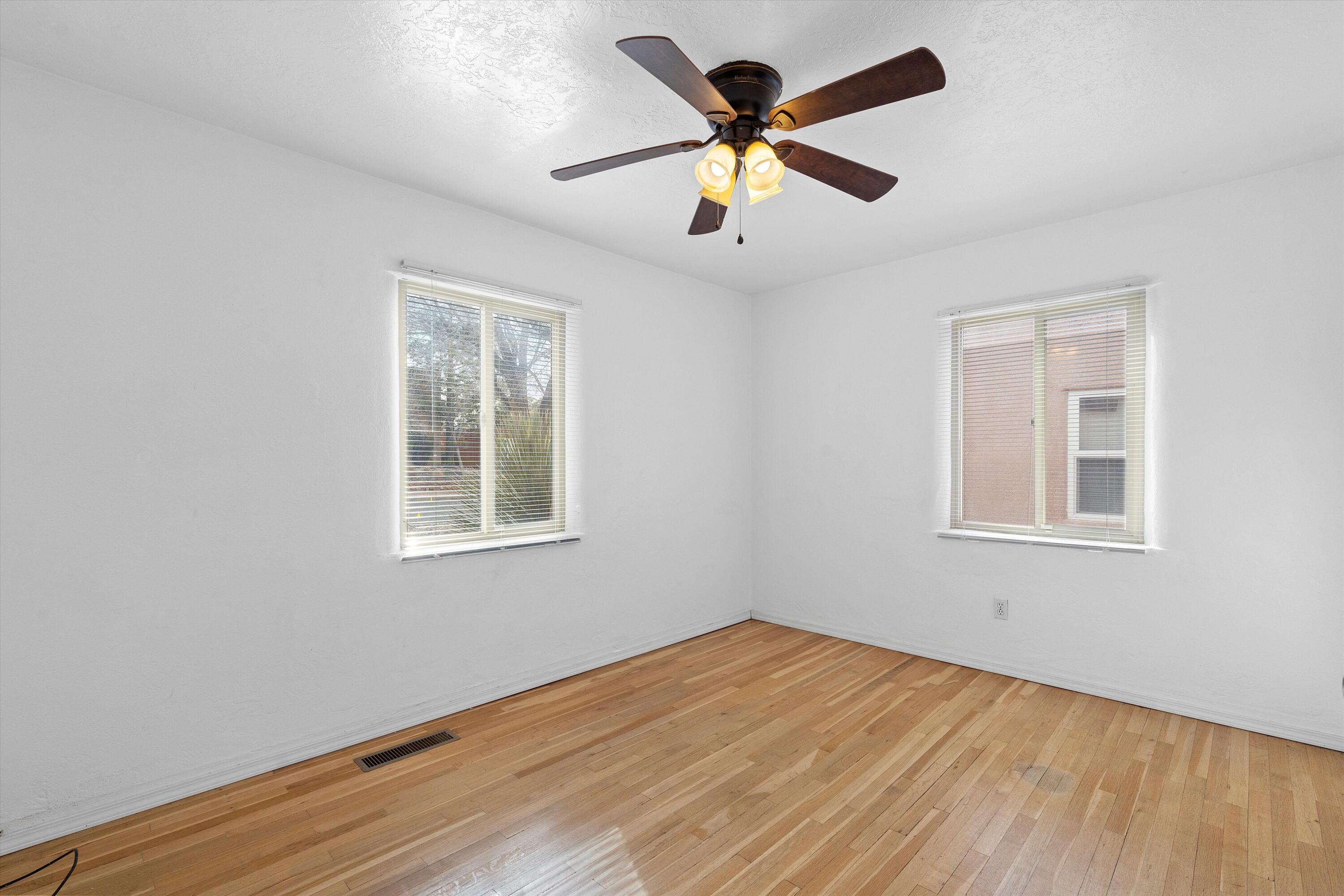 1323 RICHMOND Drive NE