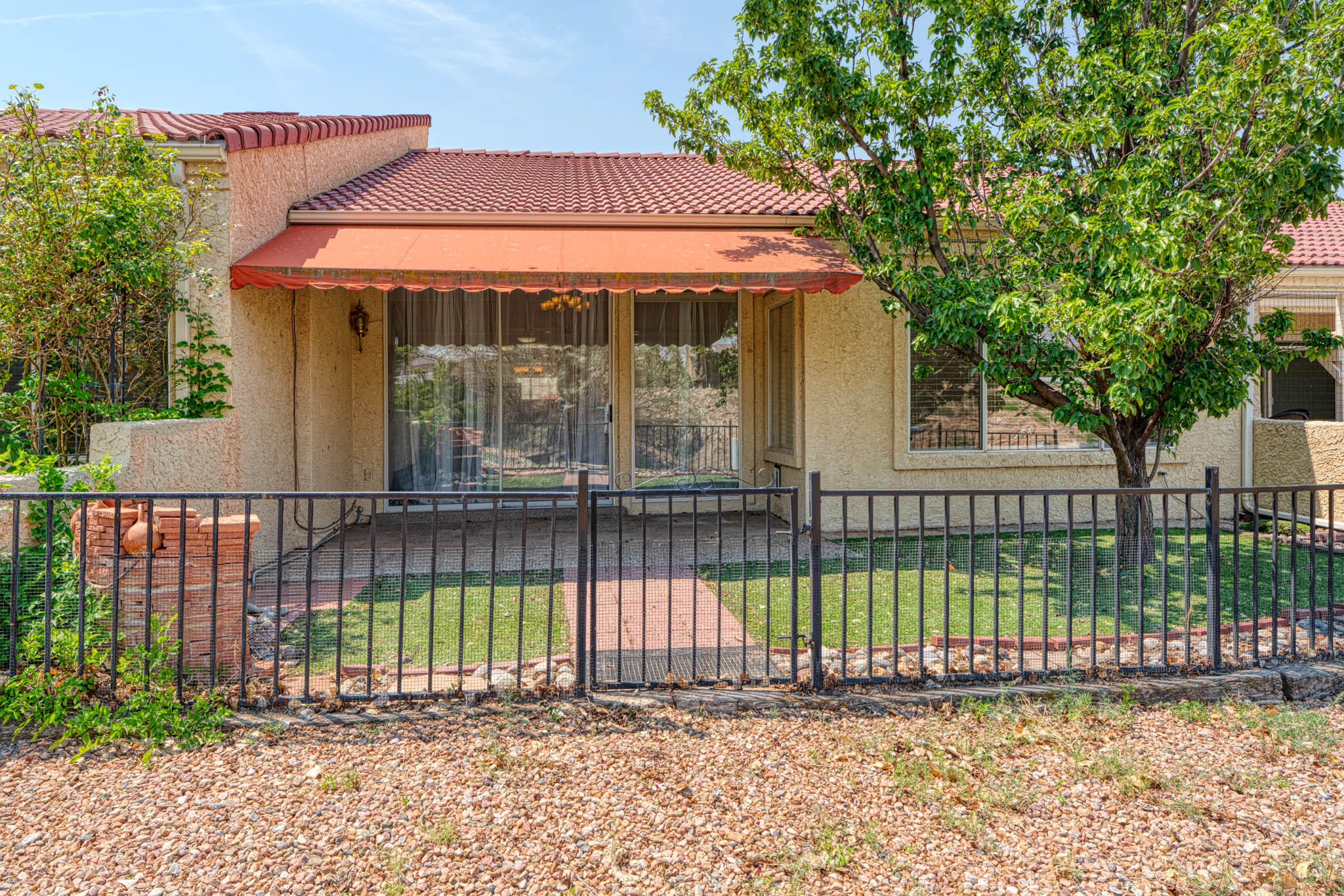 588 EASTLAKE Drive SE