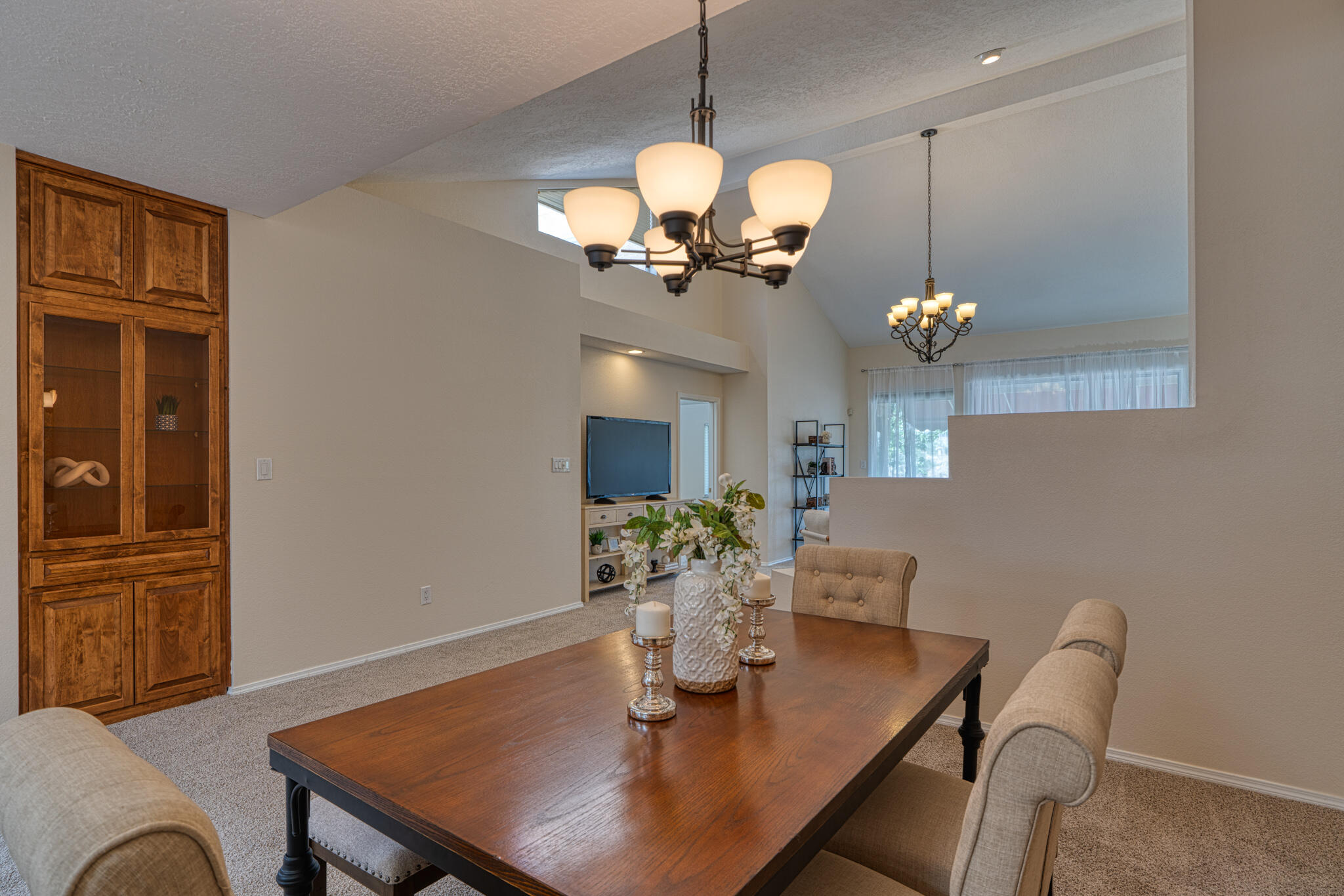 588 EASTLAKE Drive SE