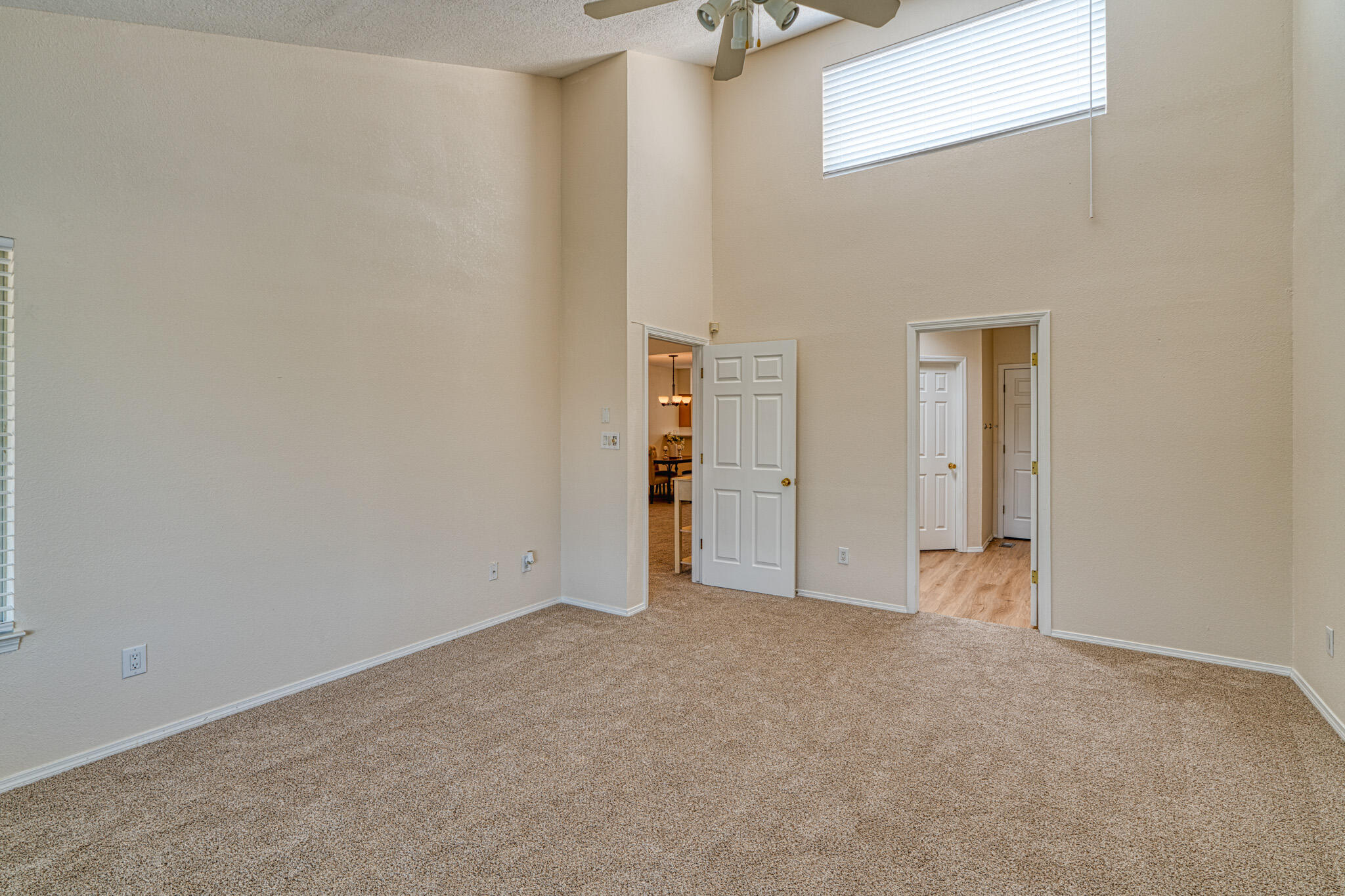 588 EASTLAKE Drive SE