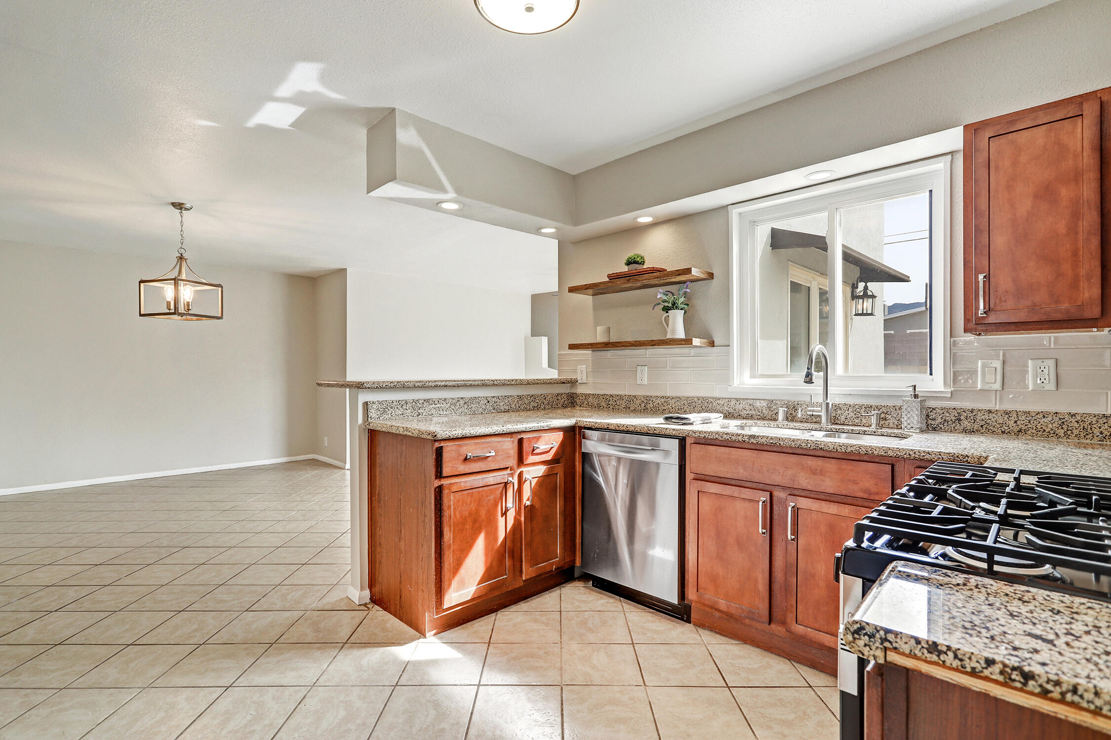 3508 GLORIETA Street NE