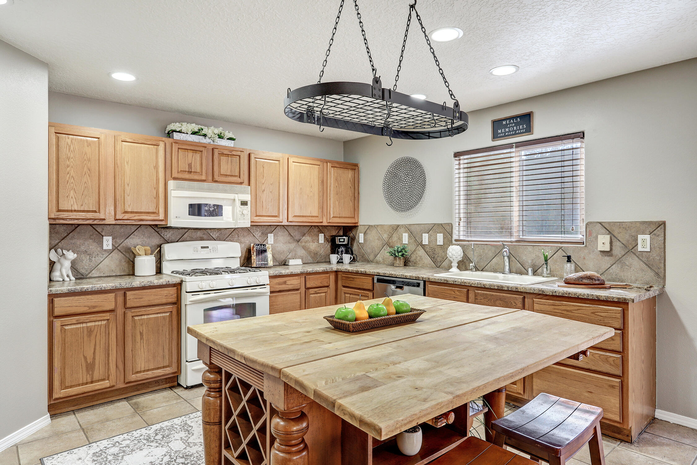 1230 Colibri Avenue NW