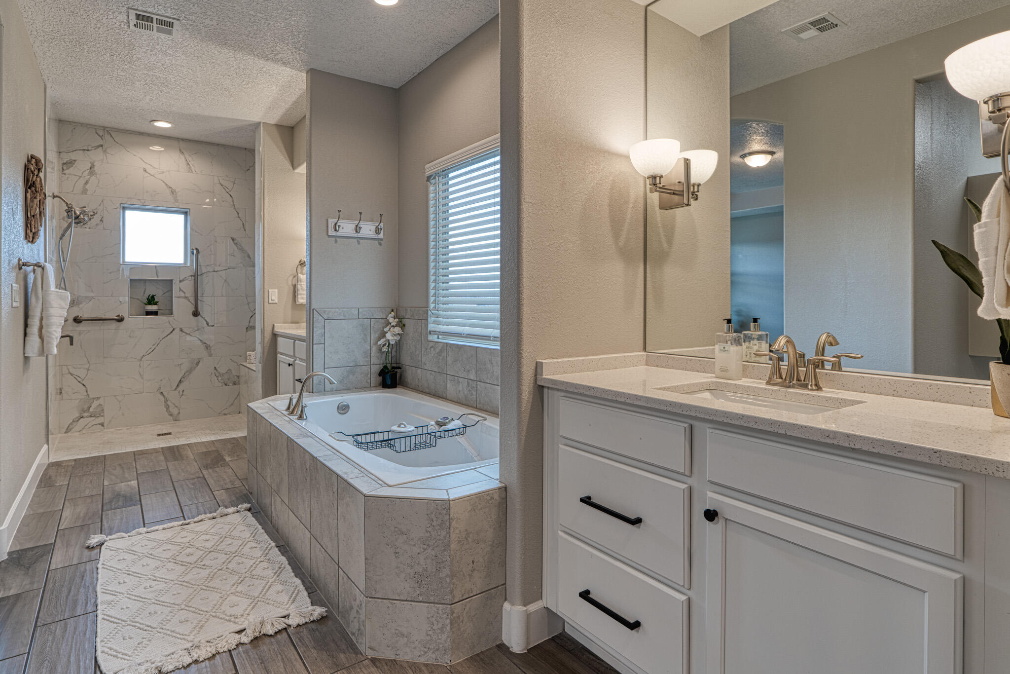 1954 CASTLE PEAK Loop NE