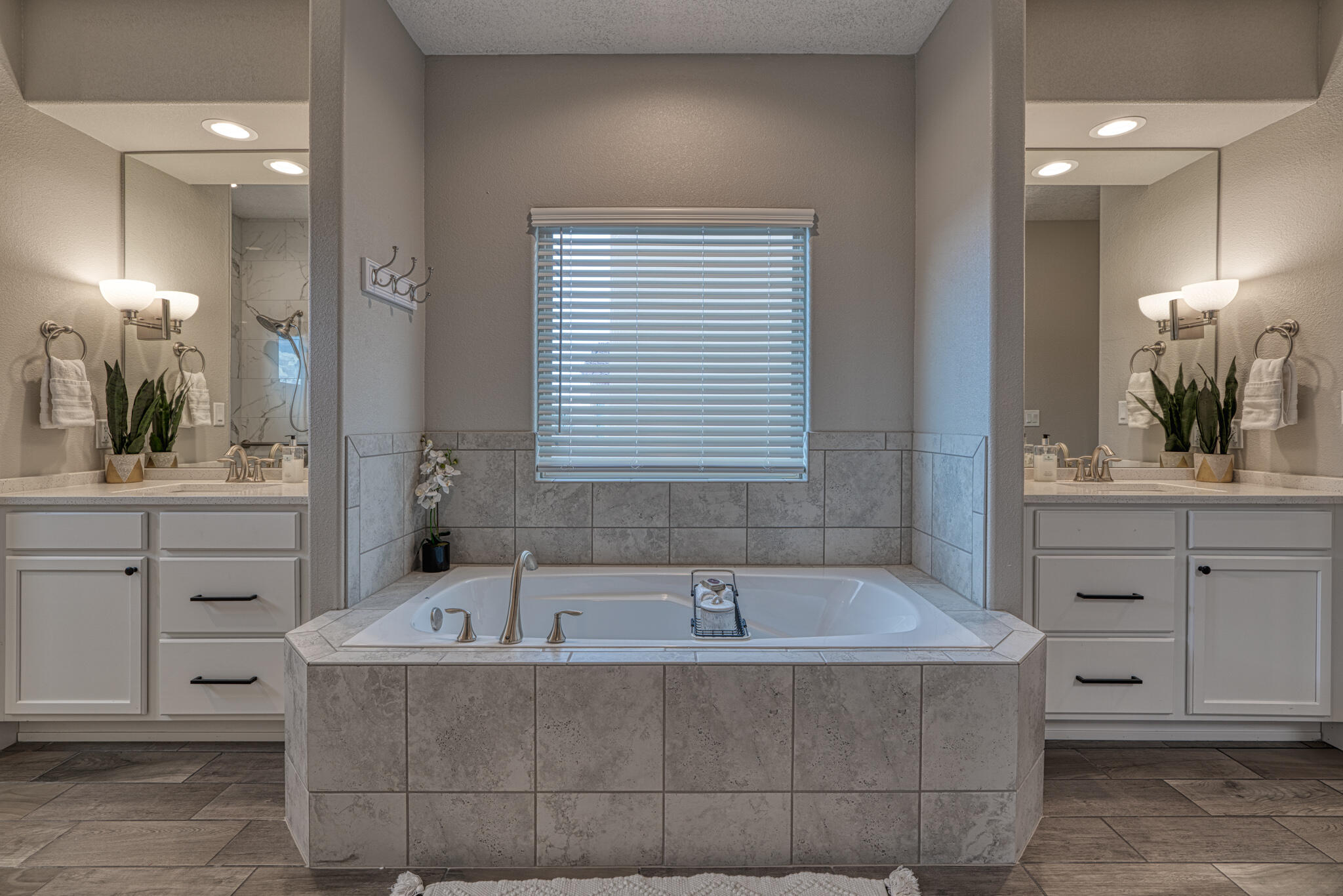 1954 CASTLE PEAK Loop NE