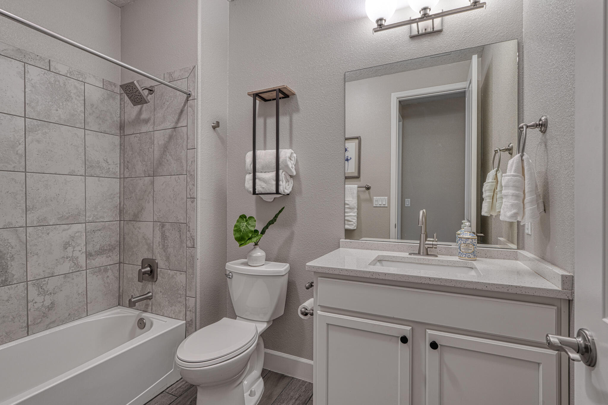 1954 CASTLE PEAK Loop NE