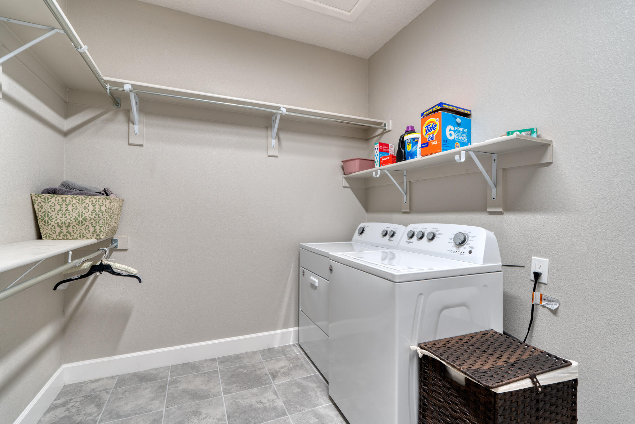 1954 CASTLE PEAK Loop NE