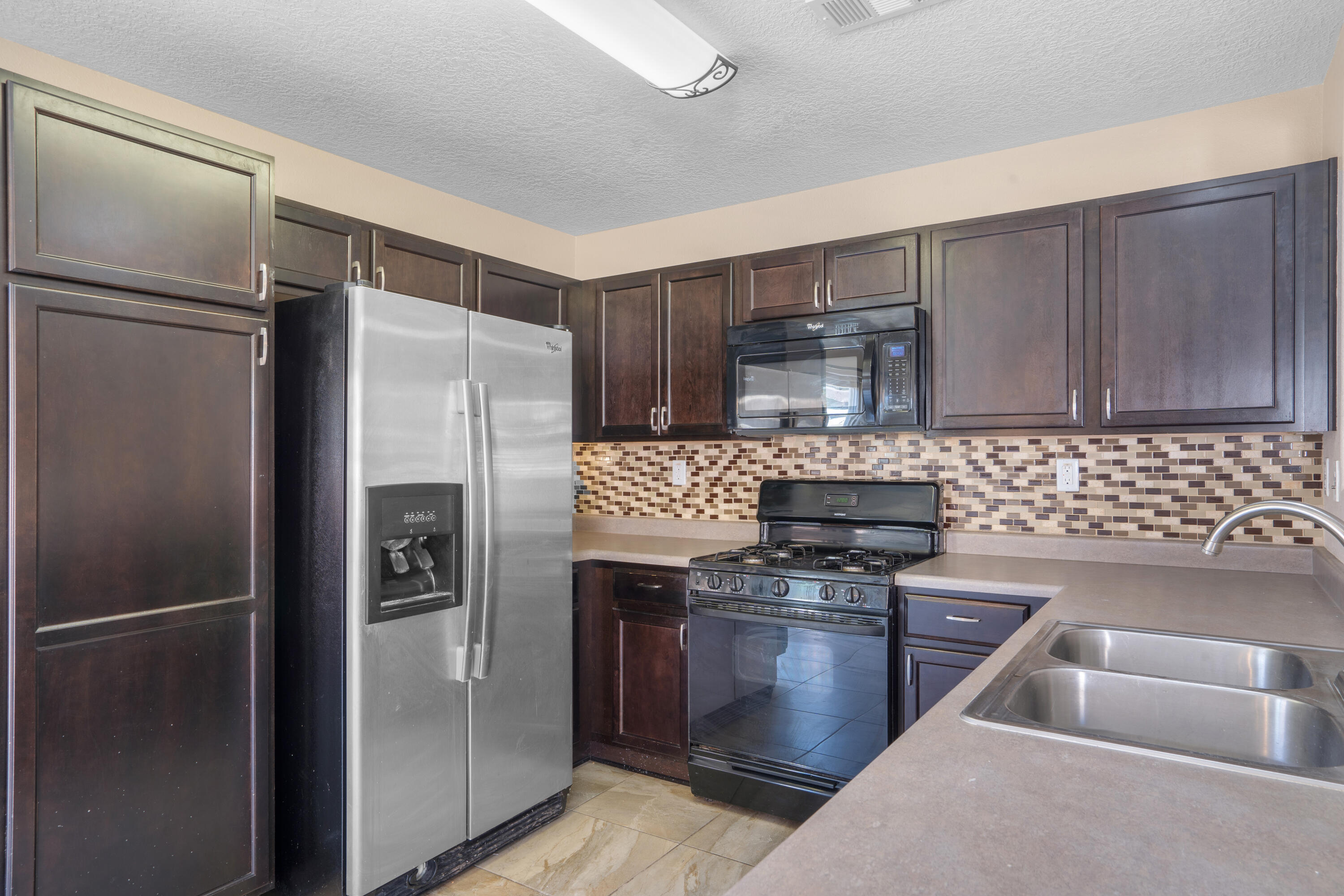 131 LAS RAMBLAS Avenue NW