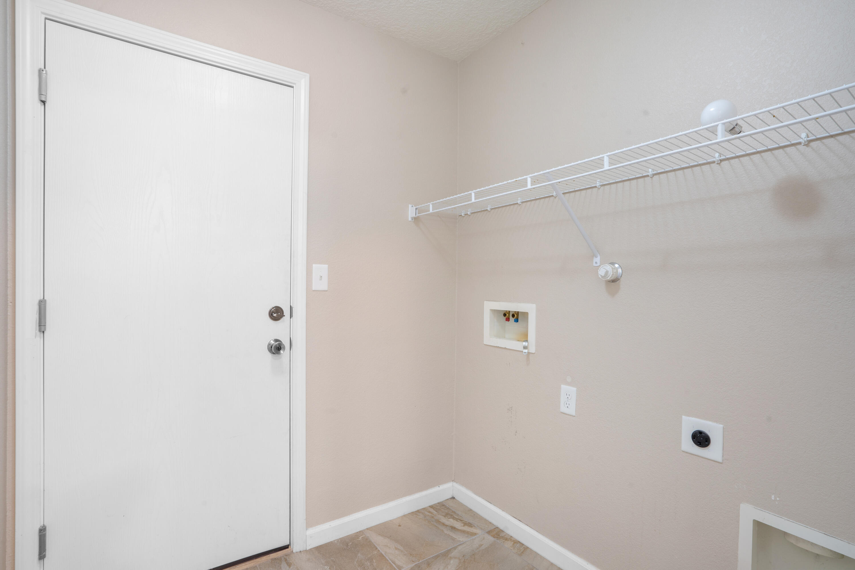 131 LAS RAMBLAS Avenue NW