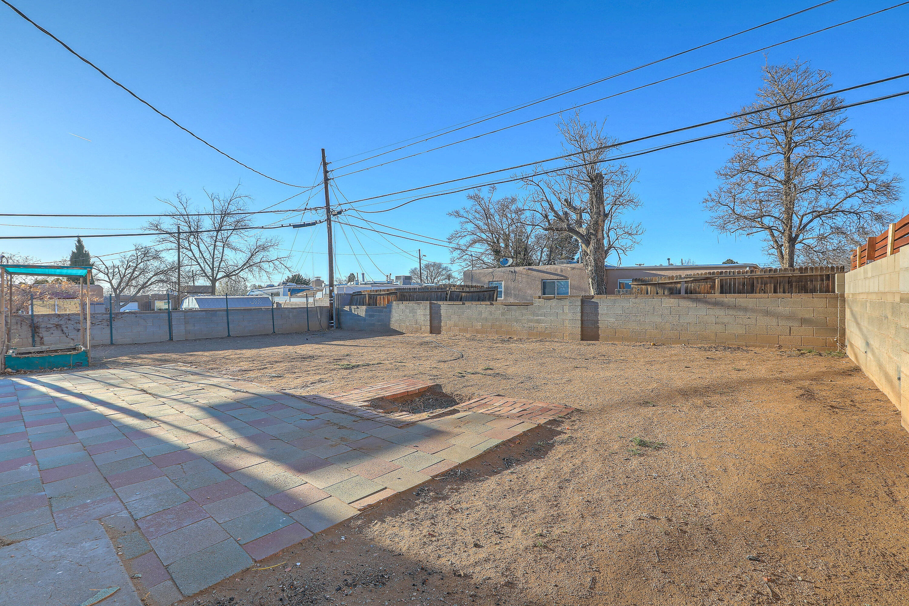 10005 LOS ARBOLES Avenue NE
